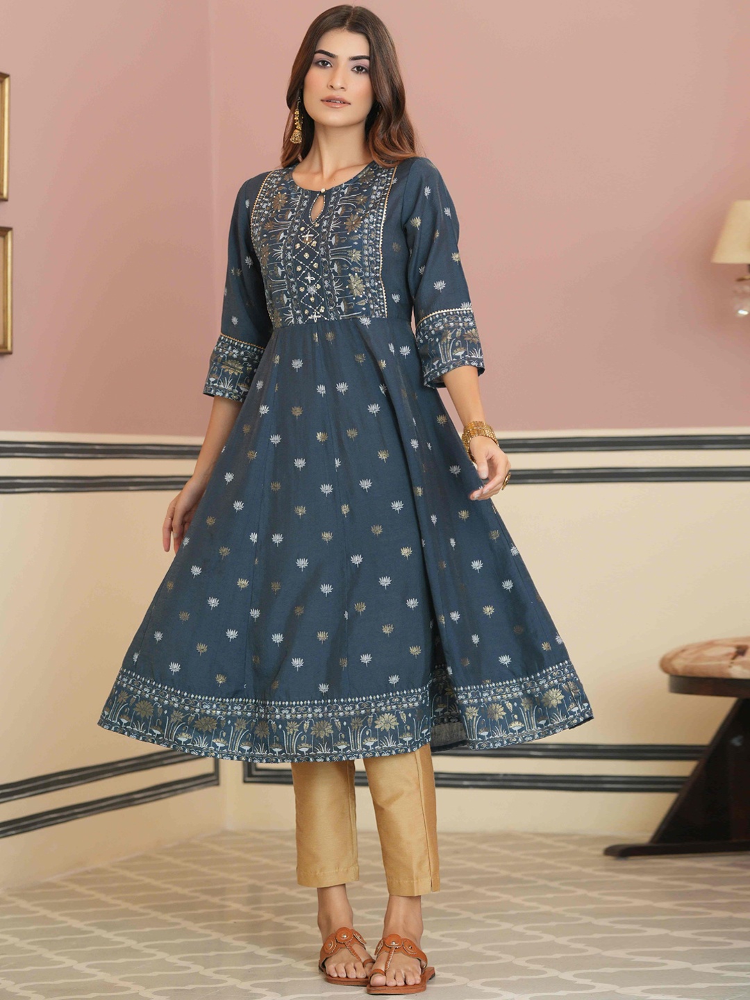 

Juniper Women Teal Ethnic Motifs Printed Keyhole Neck Flared Sleeves Kurta