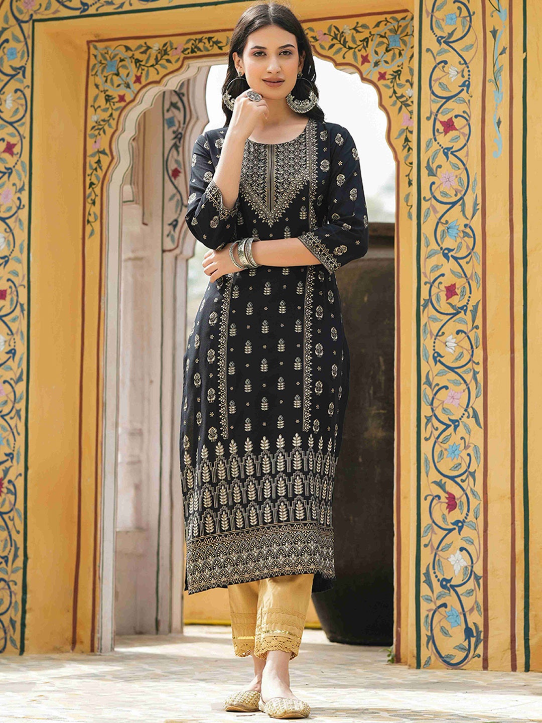 

Juniper Women Black Geometric Printed Straight Kurta