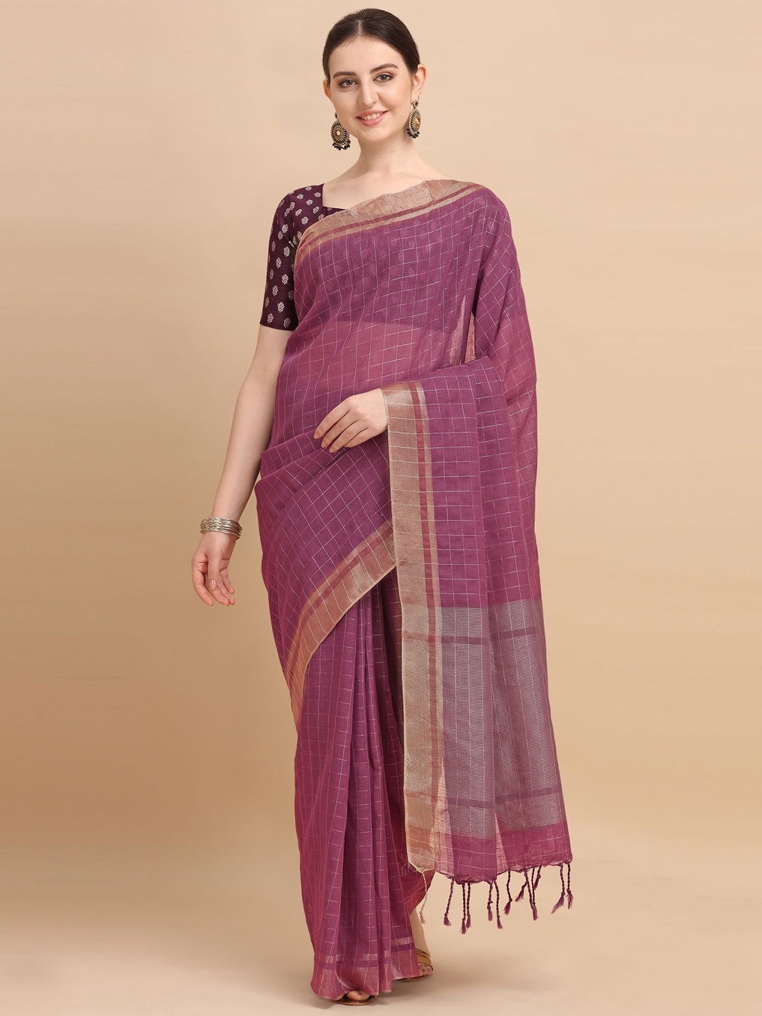 

VISHNU WEAVES Wine & Beige Checked Zari Pure Linen Banarasi Saree, Magenta