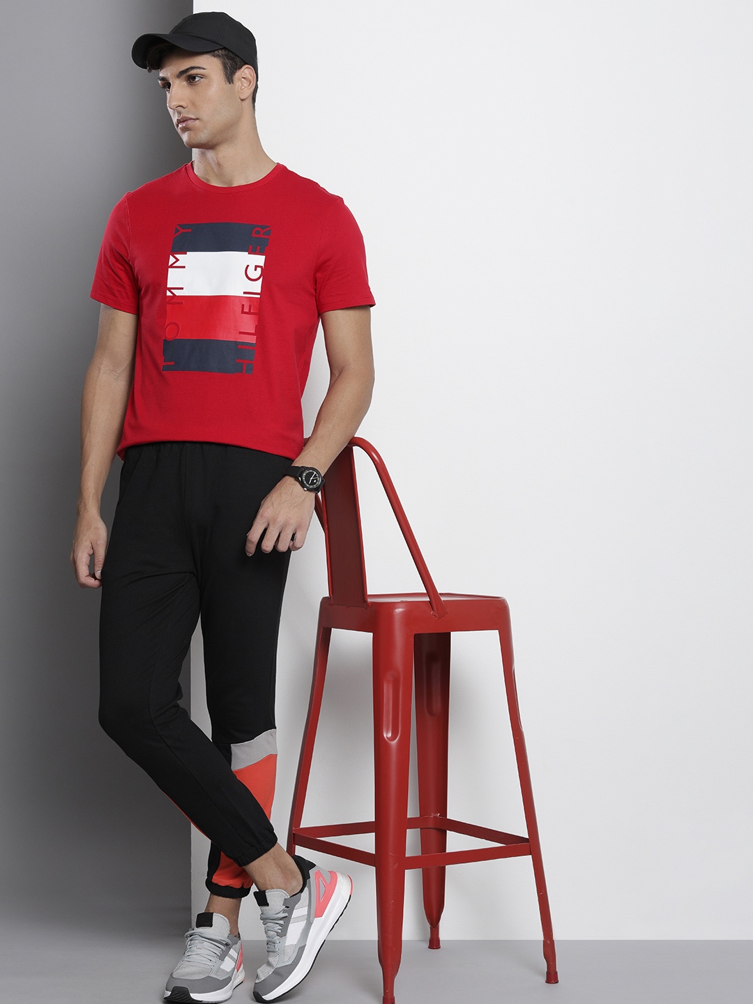 

Tommy Hilfiger Men Red & Navy Blue Brand Logo Printed Pure Cotton T-shirt