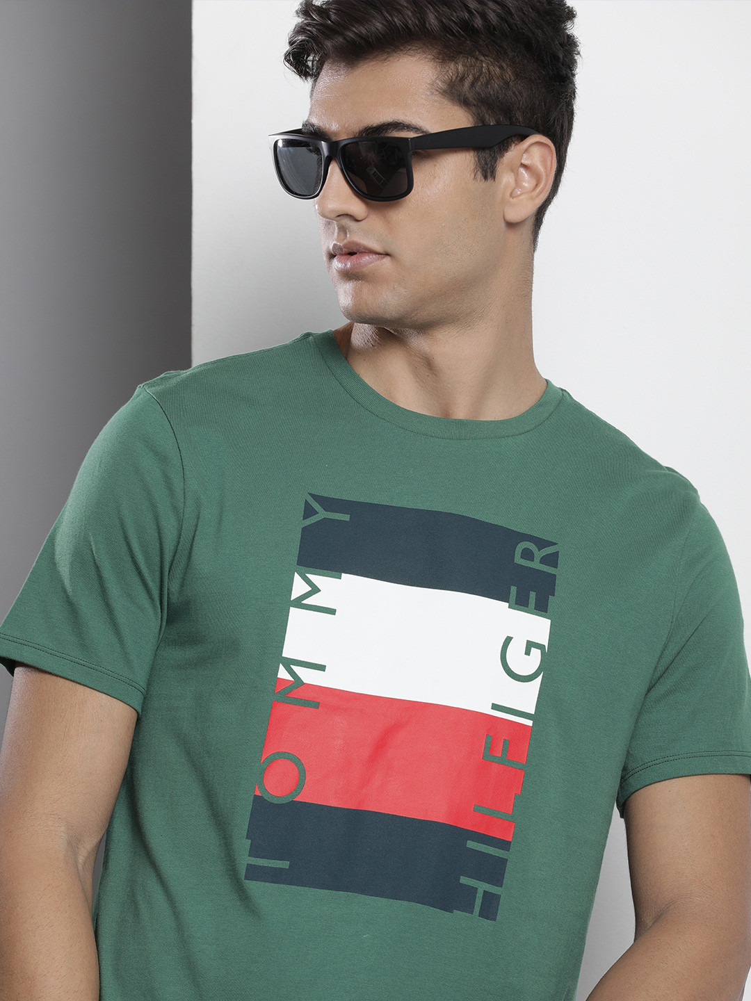 

Tommy Hilfiger Men Green Brand Logo Printed Pure Cotton T-shirt
