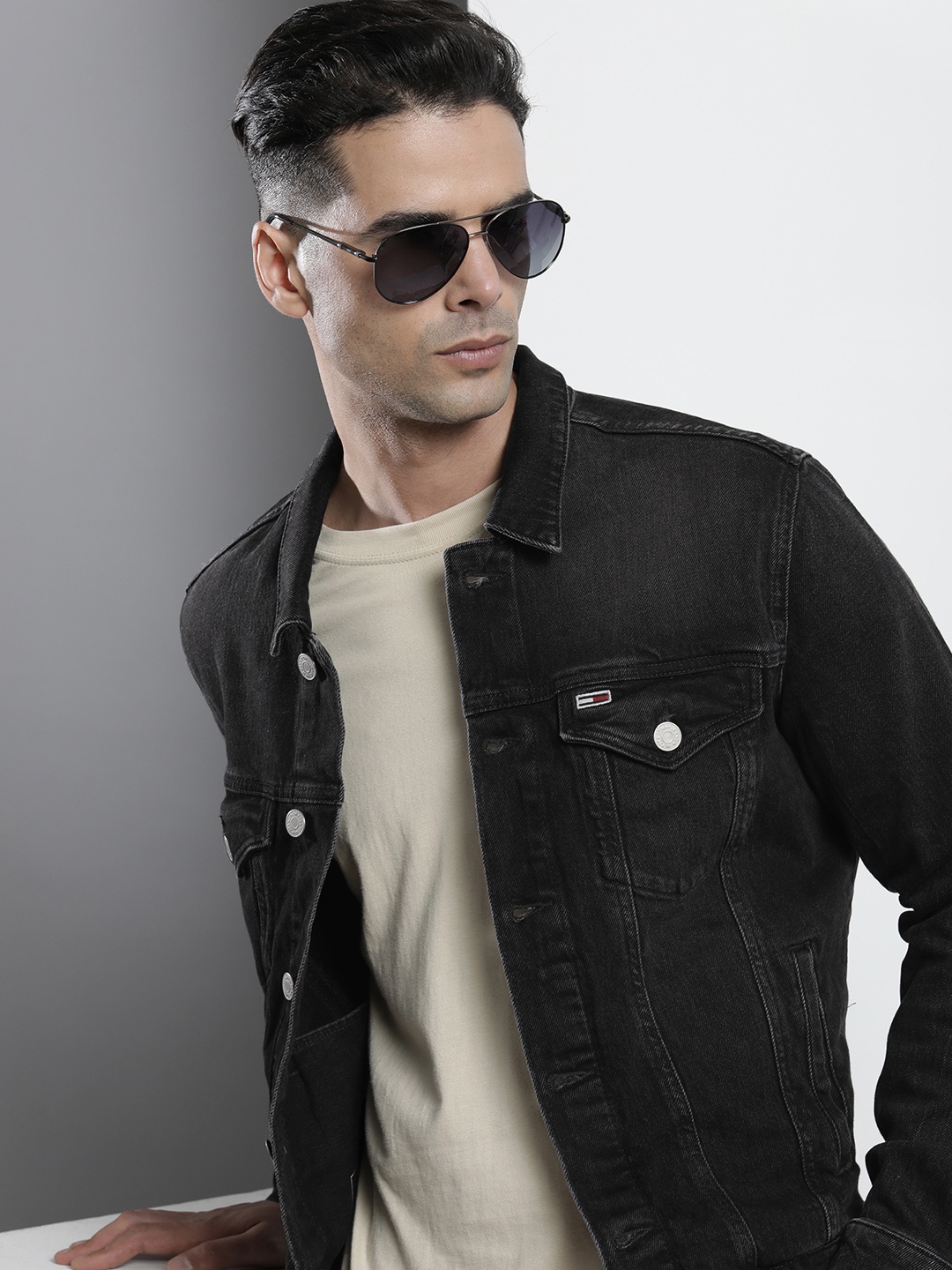 

Tommy Hilfiger Men Black TRUCKER CF5281 Faded Denim Jacket