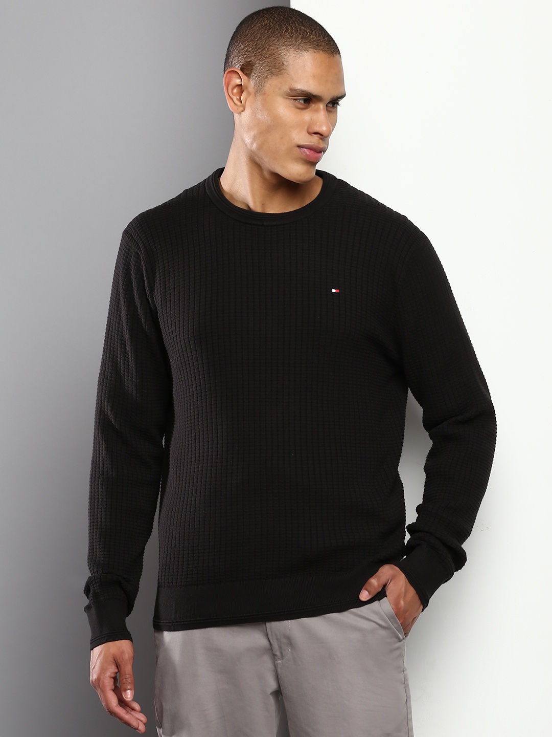 

Tommy Hilfiger Men Textured Pure Cotton Pullover, Black