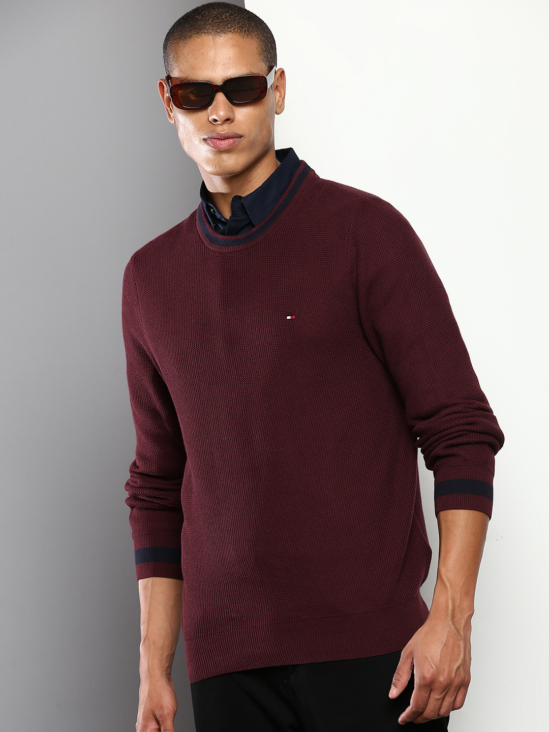 

Tommy Hilfiger Men Textured Pure Cotton Pullover, Burgundy