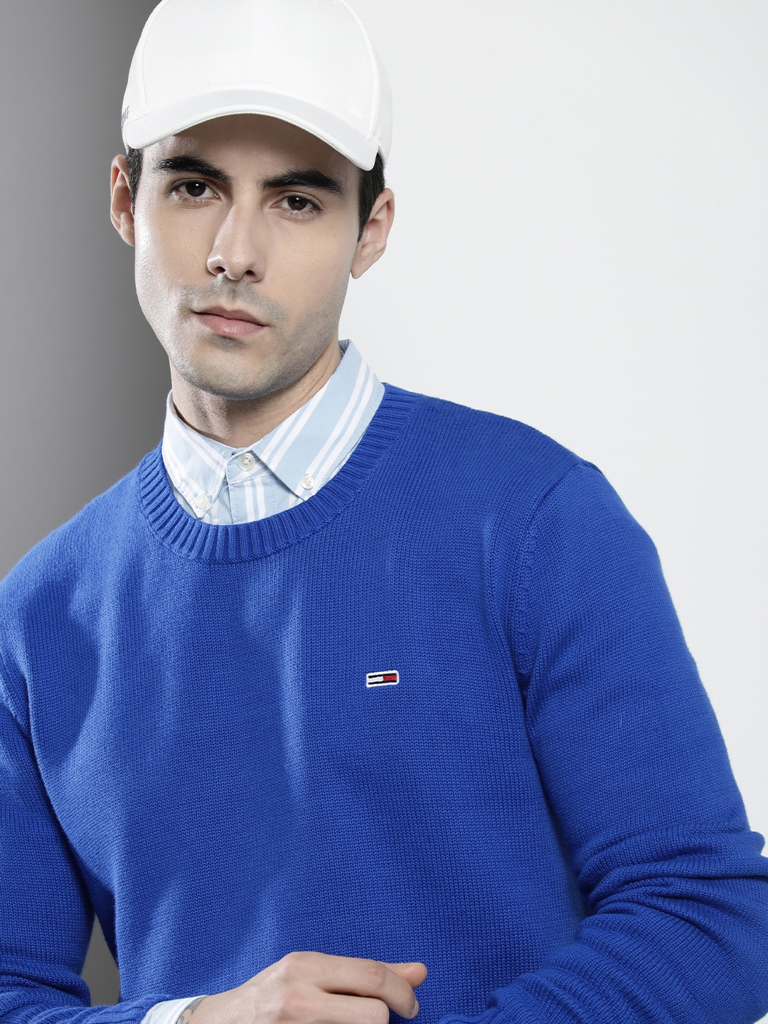 

Tommy Hilfiger Men Blue Solid Pullover Sweater
