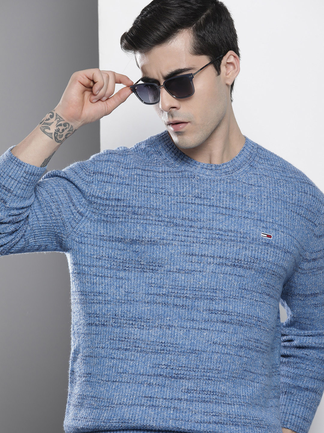 

Tommy Hilfiger Men Blue Solid Two Tone Pullover Sweater