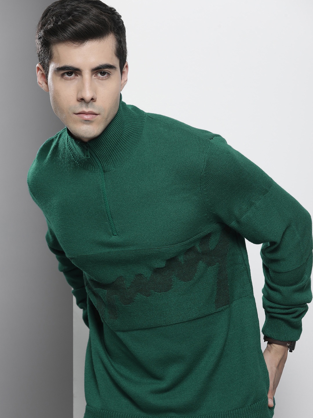

Tommy Hilfiger Men Green Chevron Pullover Sweater