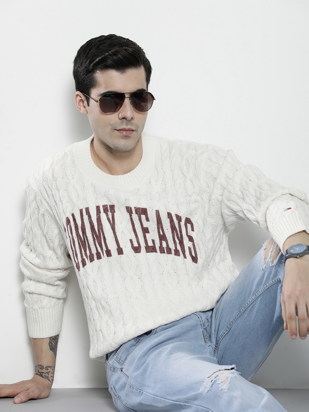 

Tommy Hilfiger Men White Cable Knit Pullover Sweater