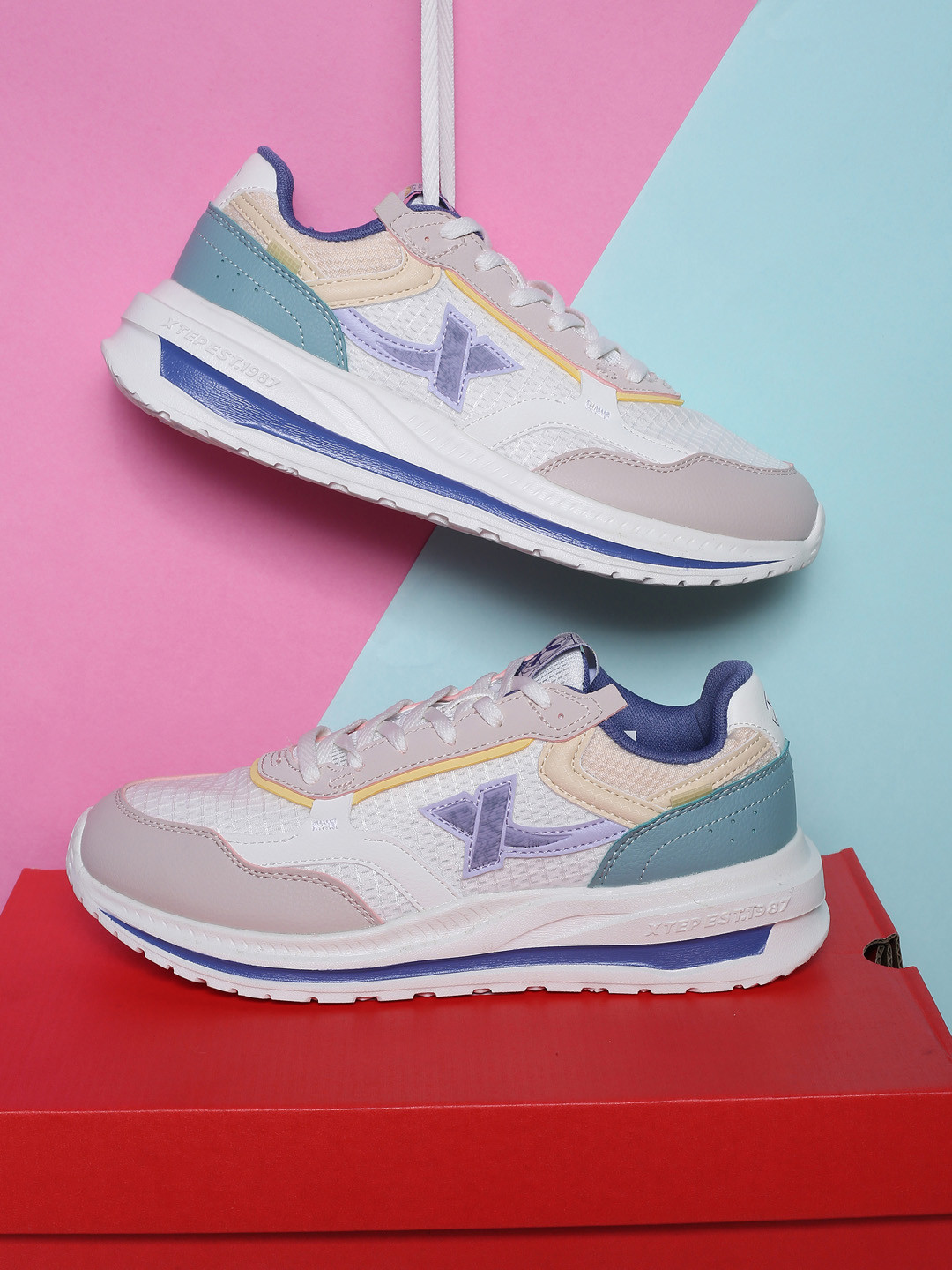

Xtep Women White Woven Design Sneakers