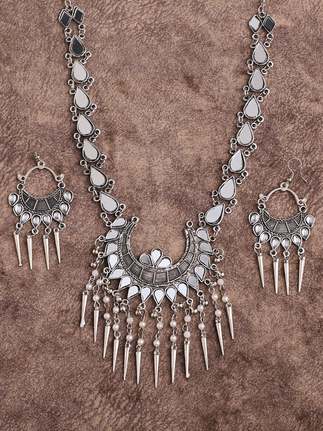 

VENI Women Silver-Toned Oxidised Choker Jewellery Set