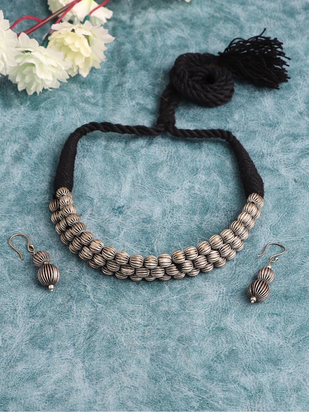 

VENI Silver-Toned & Black Brass Silver-Plated Oxidised Necklace with Earrings