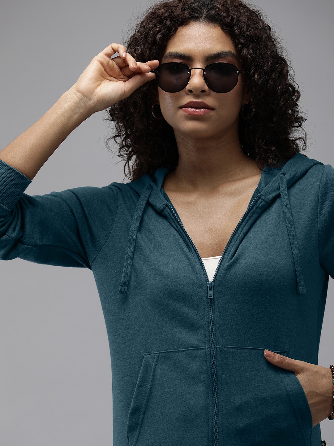 

The Roadster Lifestyle Co. Women Solid Hooded Sweatshirt, Teal