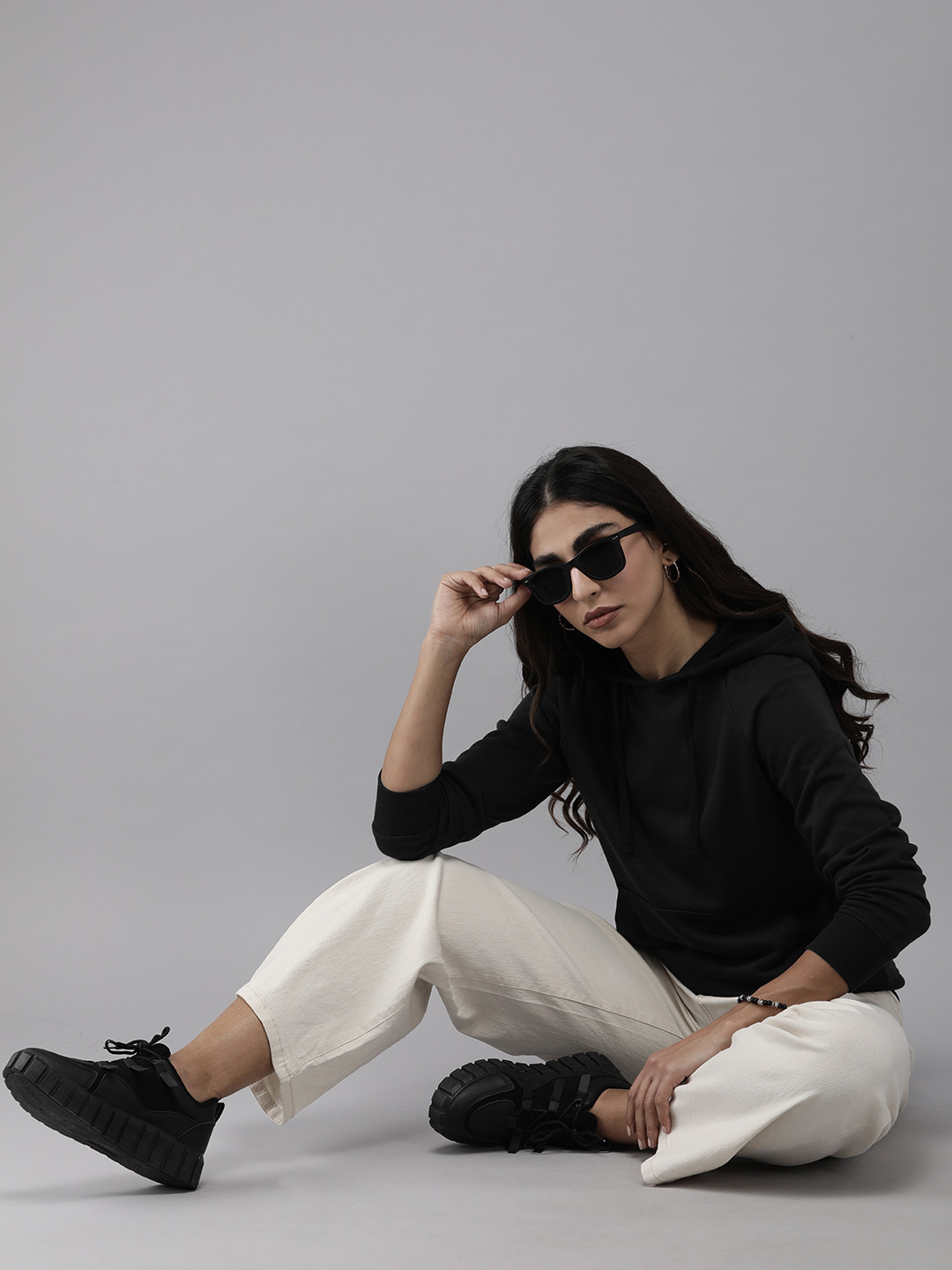 

The Roadster Lifestyle Co. Women Solid Hooded Pullover Sweatshirt, Black
