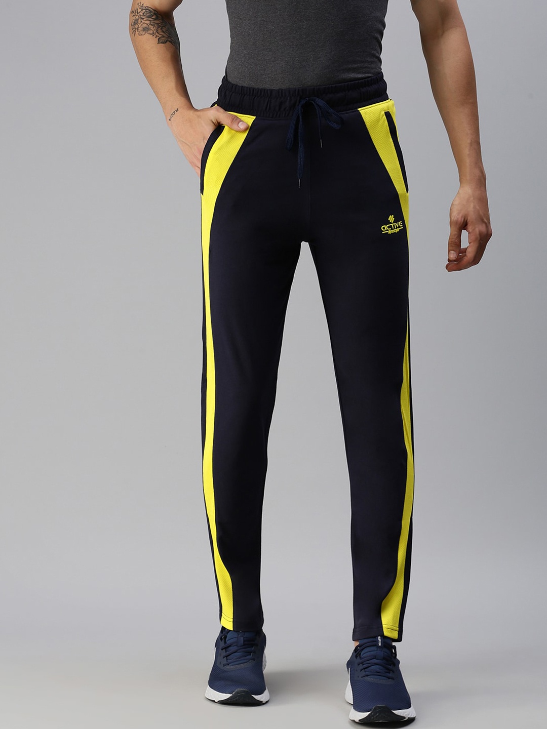 

ONN Men Navy Blue Solid Cotton Track Pants