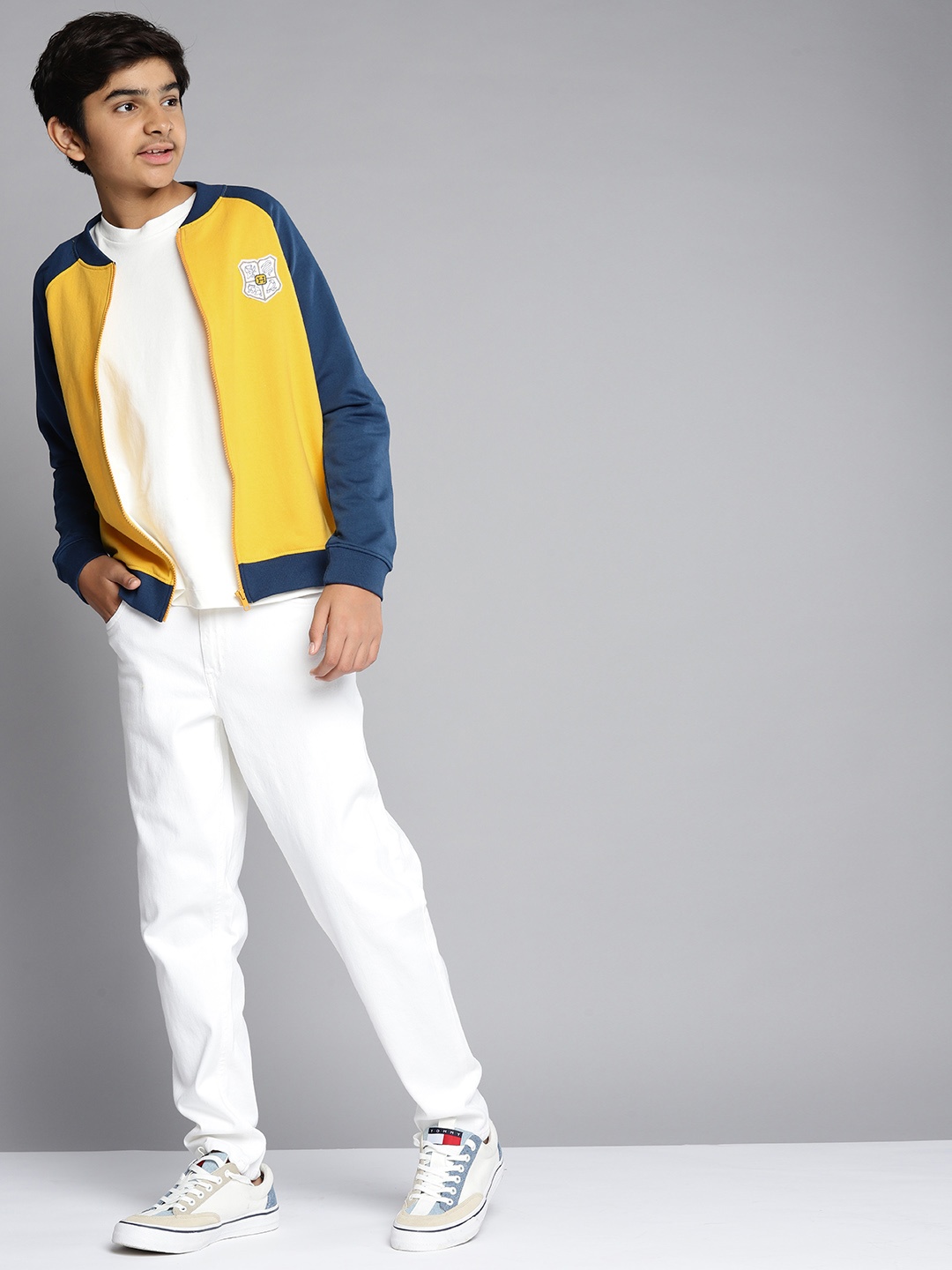 

YK Warner Bros Boys Yellow Solid Sweatshirt