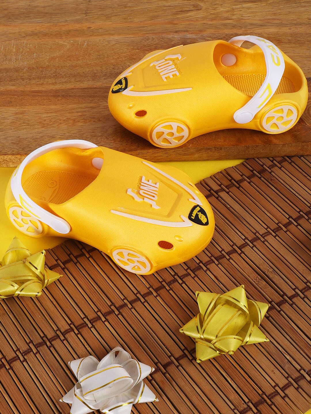 

PASSION PETALS Unisex Kids Yellow Printed PU Slip-On Sneakers