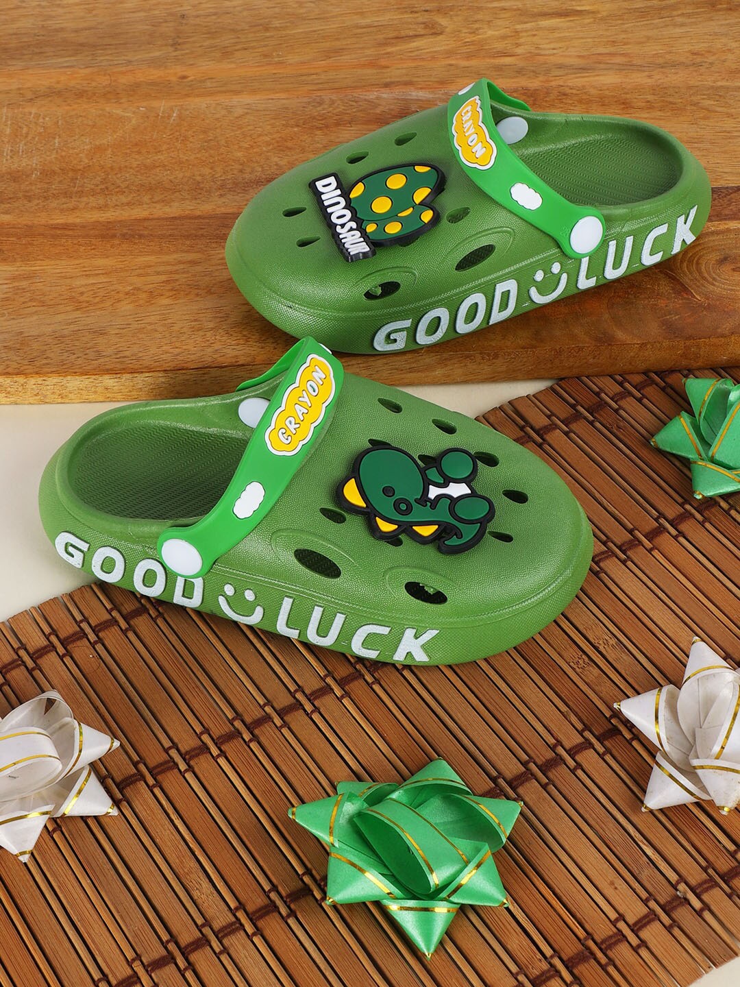 

PASSION PETALS Unisex Kids Green Printed PU Slip-On Sneakers