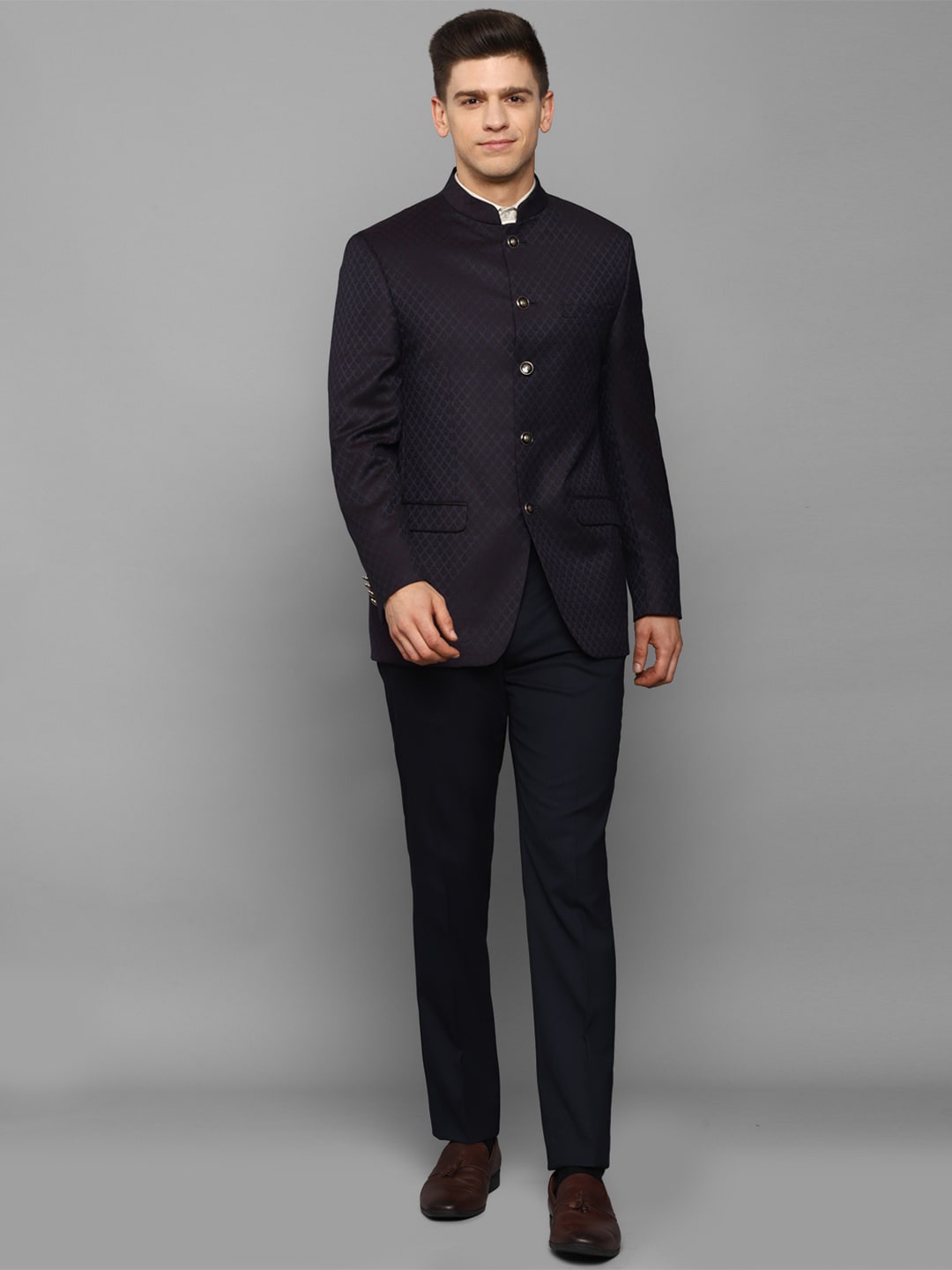 

Allen Solly Men Black Solid Single-Breasted Two-Piece Formal Suit