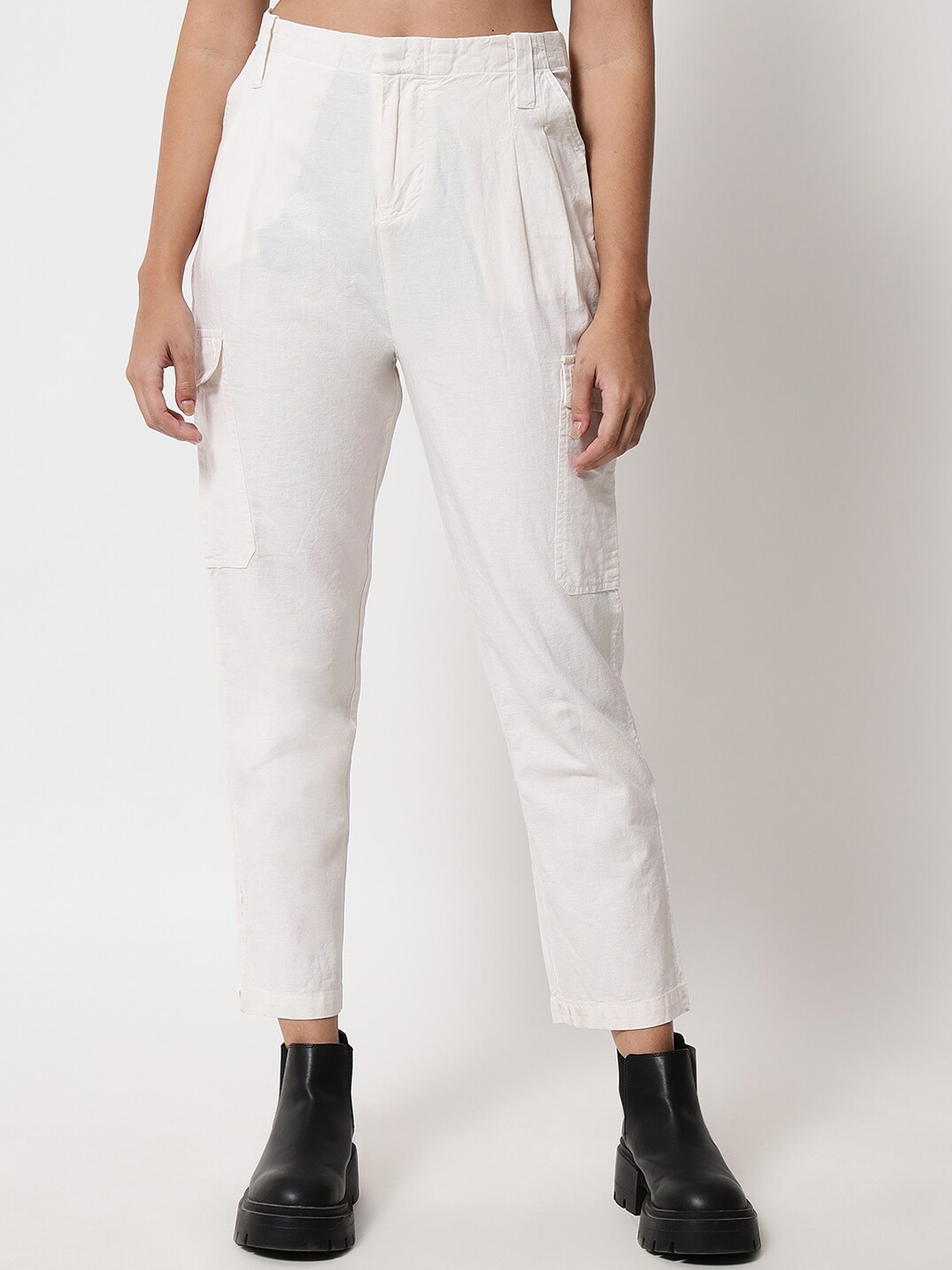 

Yaadleen Women Off White Relaxed Pleated Trousers