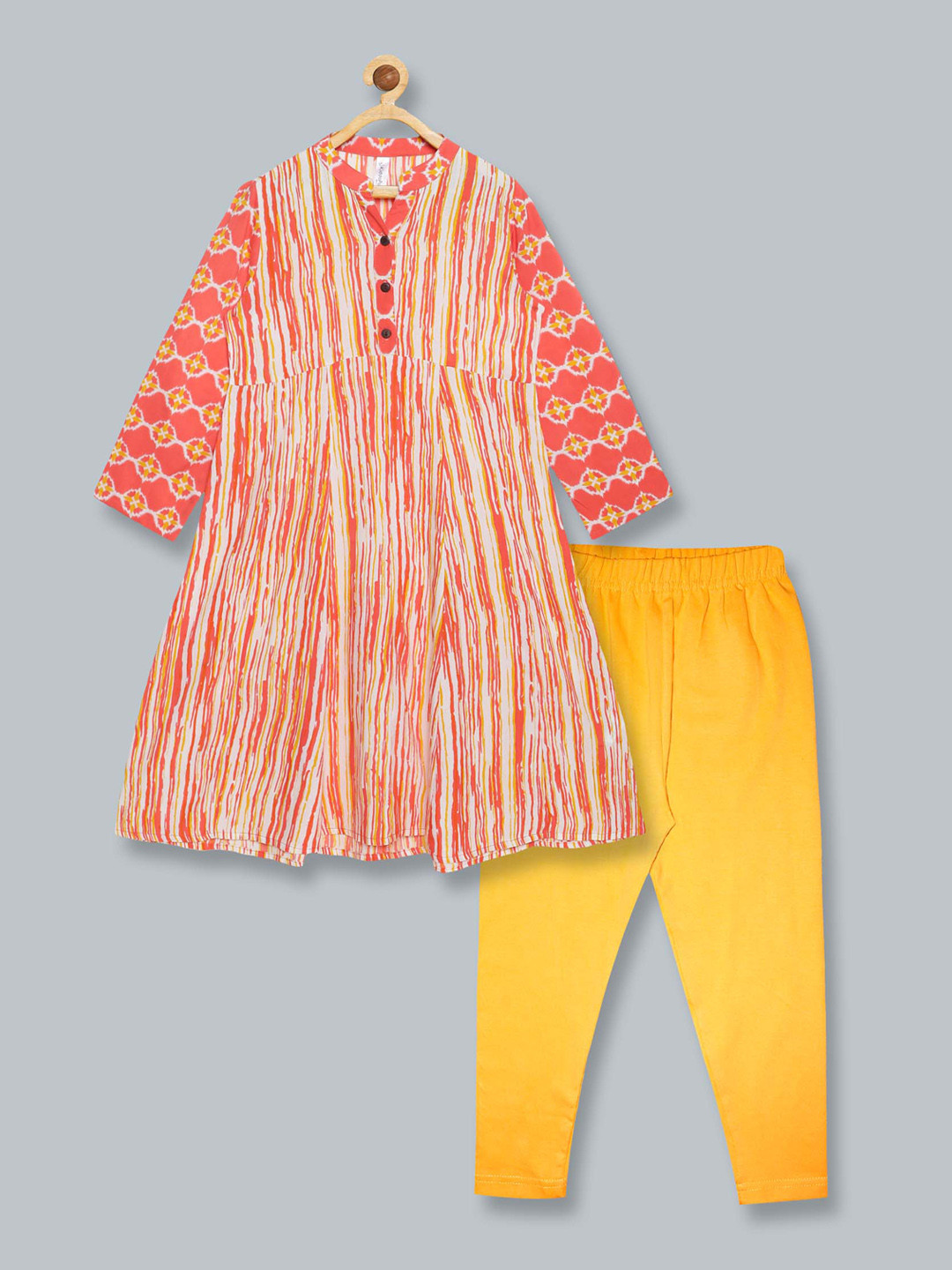 

KiddoPanti Girls Orange Printed Kurta with Leggings