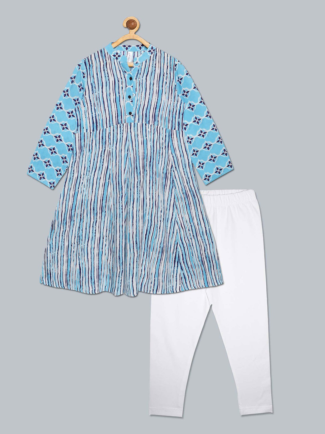 

KiddoPanti Girls Blue Printed Kurta with Leggings