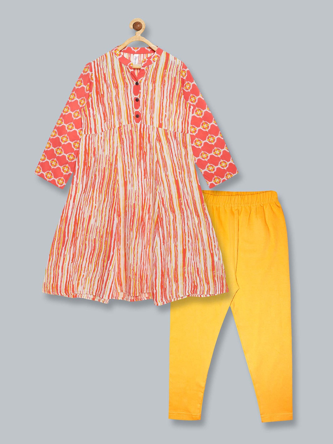 

KiddoPanti Girls Orange Printed Kurta with Leggings