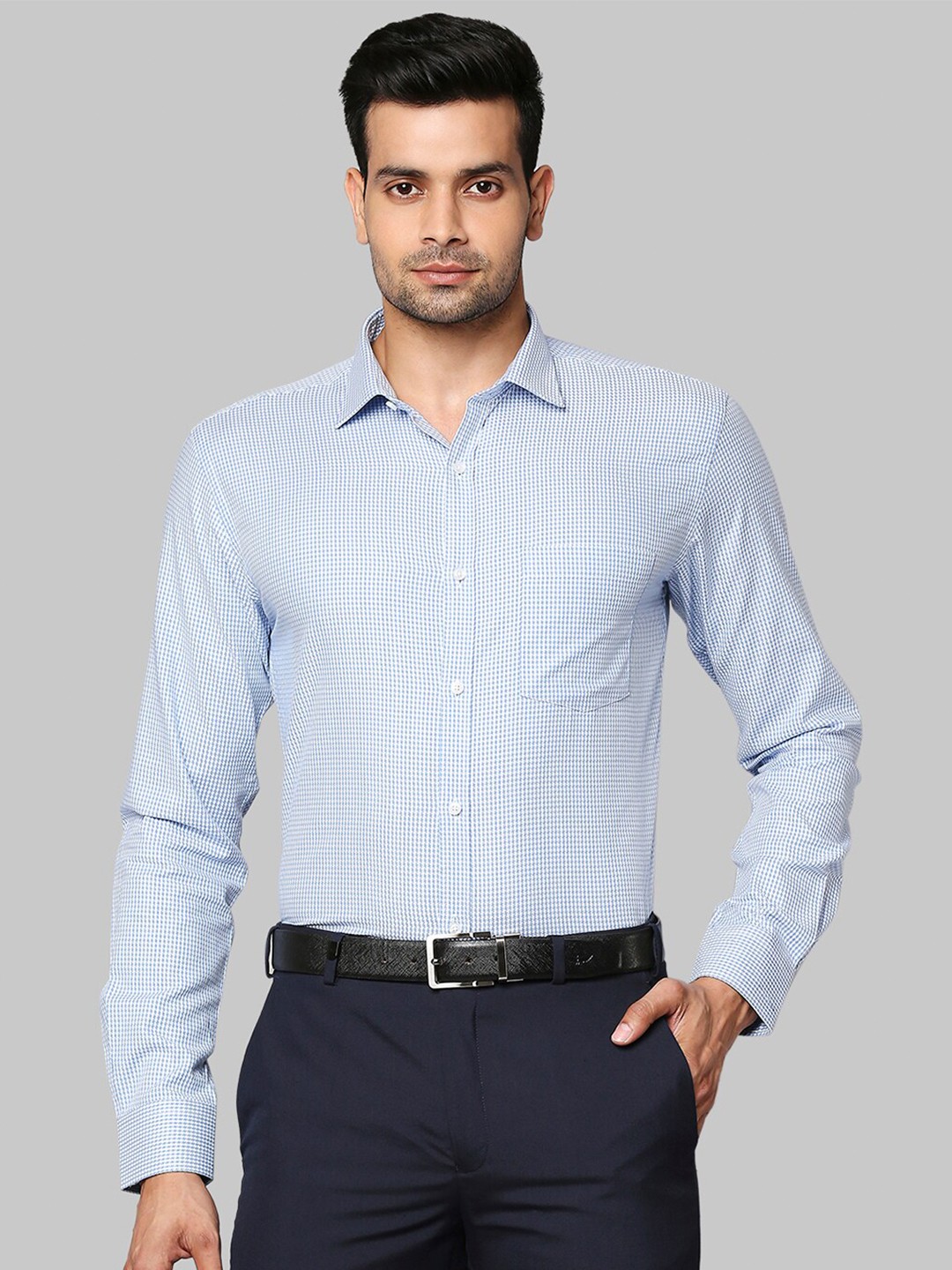

Park Avenue Men Blue Slim Fit Striped Formal Shirt