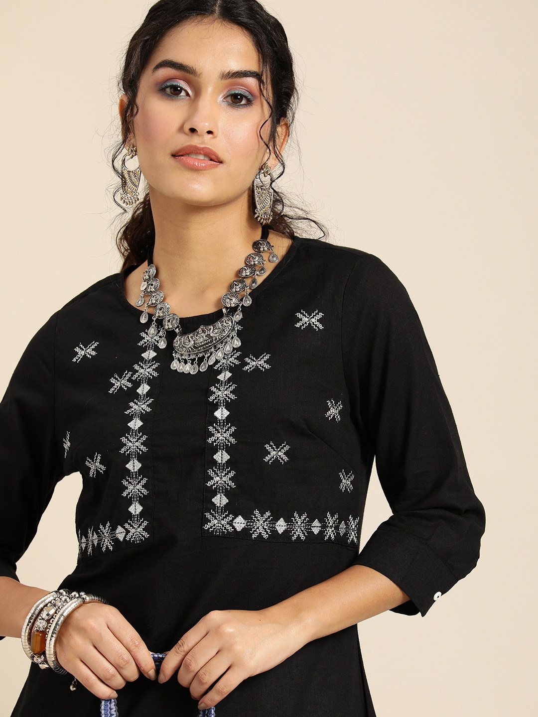 

Sangria Women Black & White Ethnic Motifs Woven Design Pure Cotton Kurta