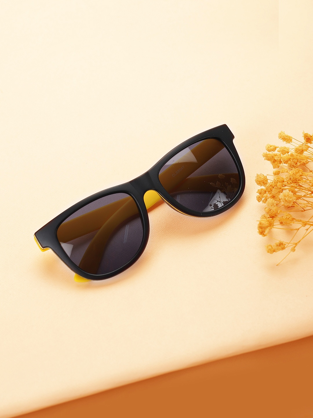 

Carlton London Boys Black Lens & Yellow Wayfarer Sunglasses