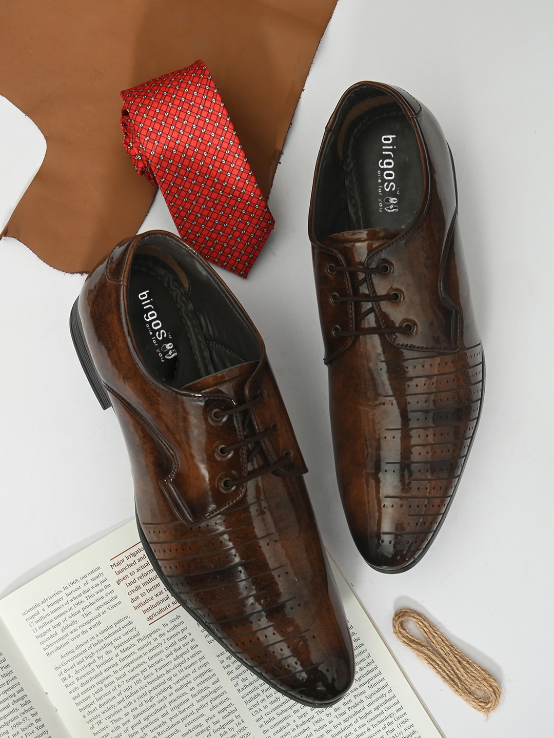 

birgos Men Brown Textured Formal Derby Shoes