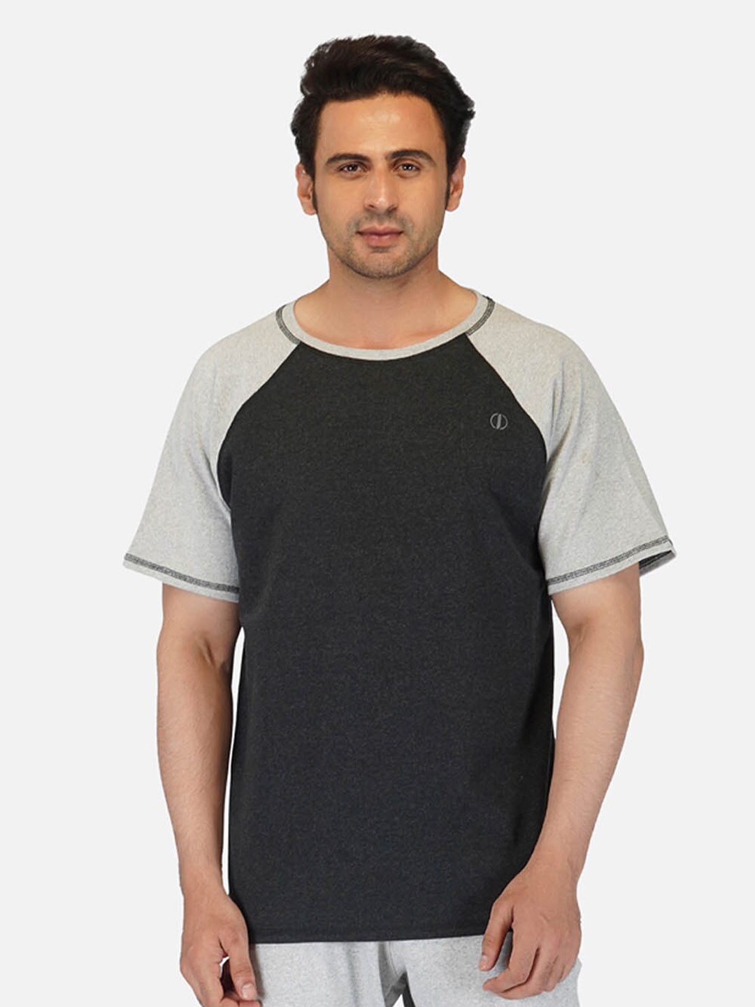 

IMPERATIVE Men Grey Colourblocked Anti Odour T-shirt