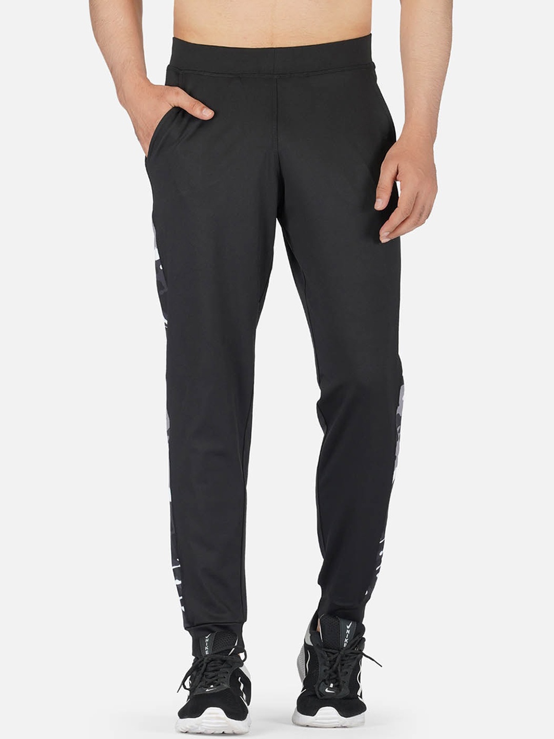 

IMPERATIVE Men Black Camouflage Side Panel Printed Joggers