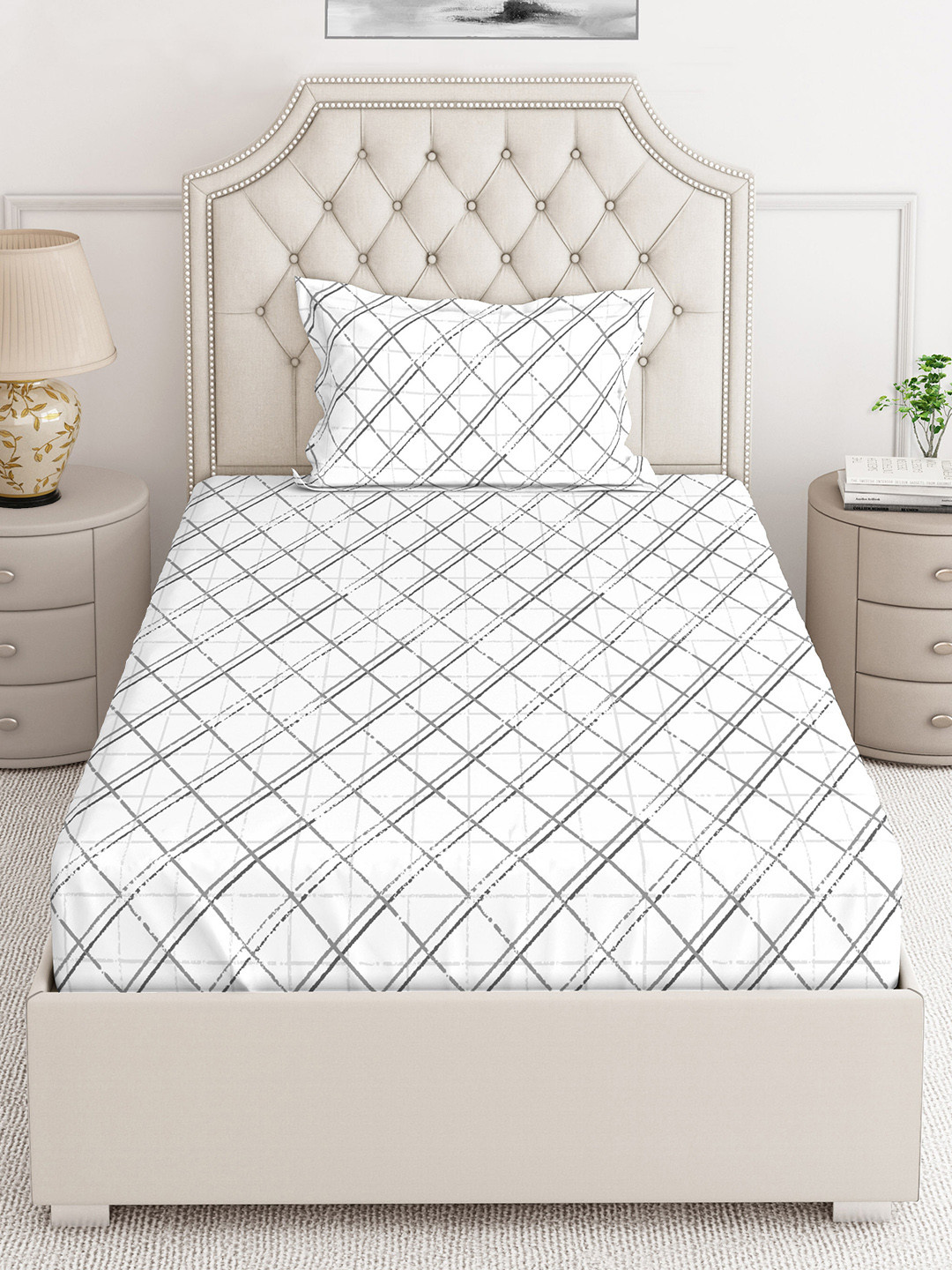 

Layers Grey & White Geometric 144 TC Single Bedsheet with 1 Pillow Covers