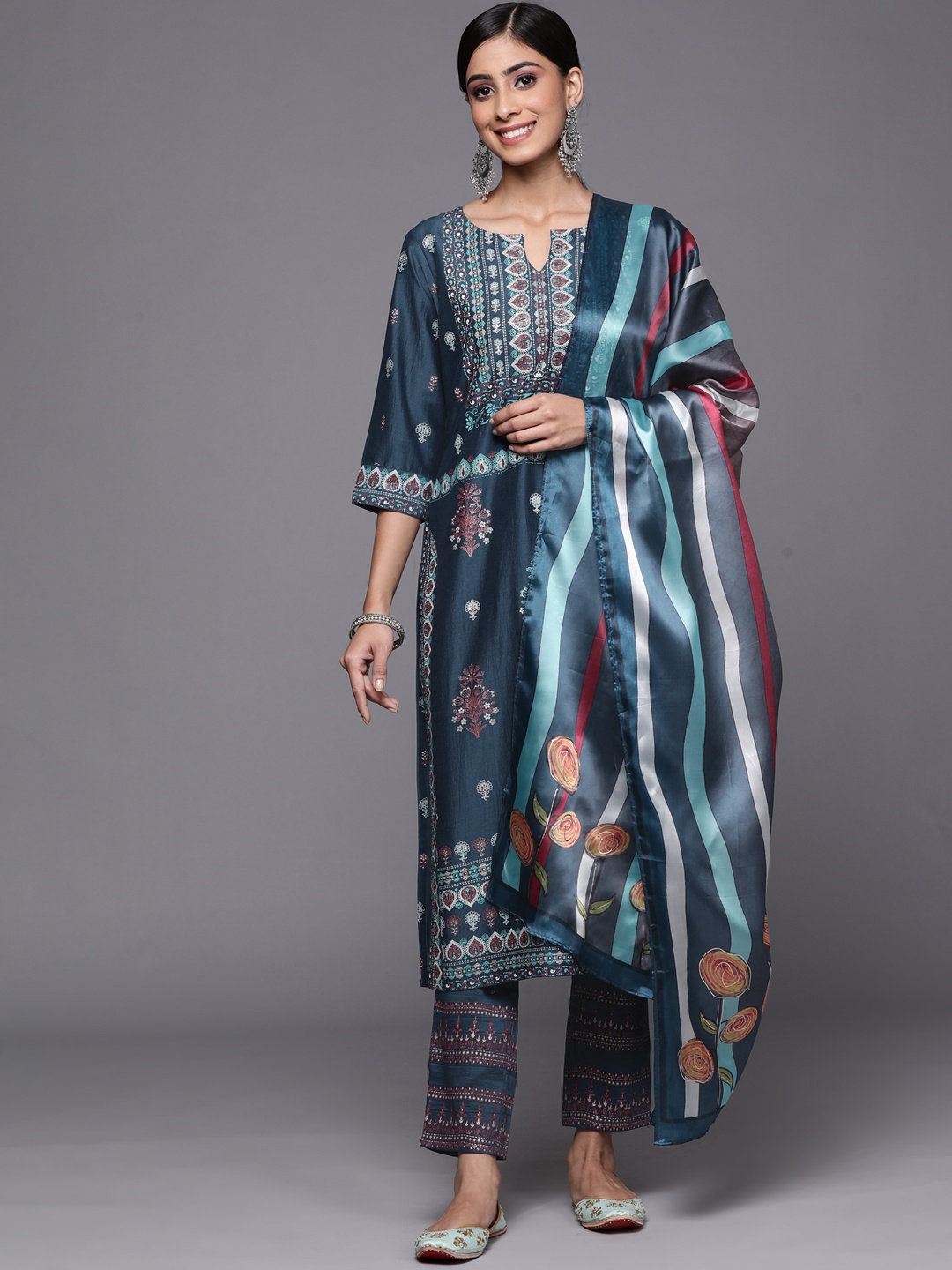 

Libas Women Teal Floral Motifs Printed Kurta with Trousers & Dupatta