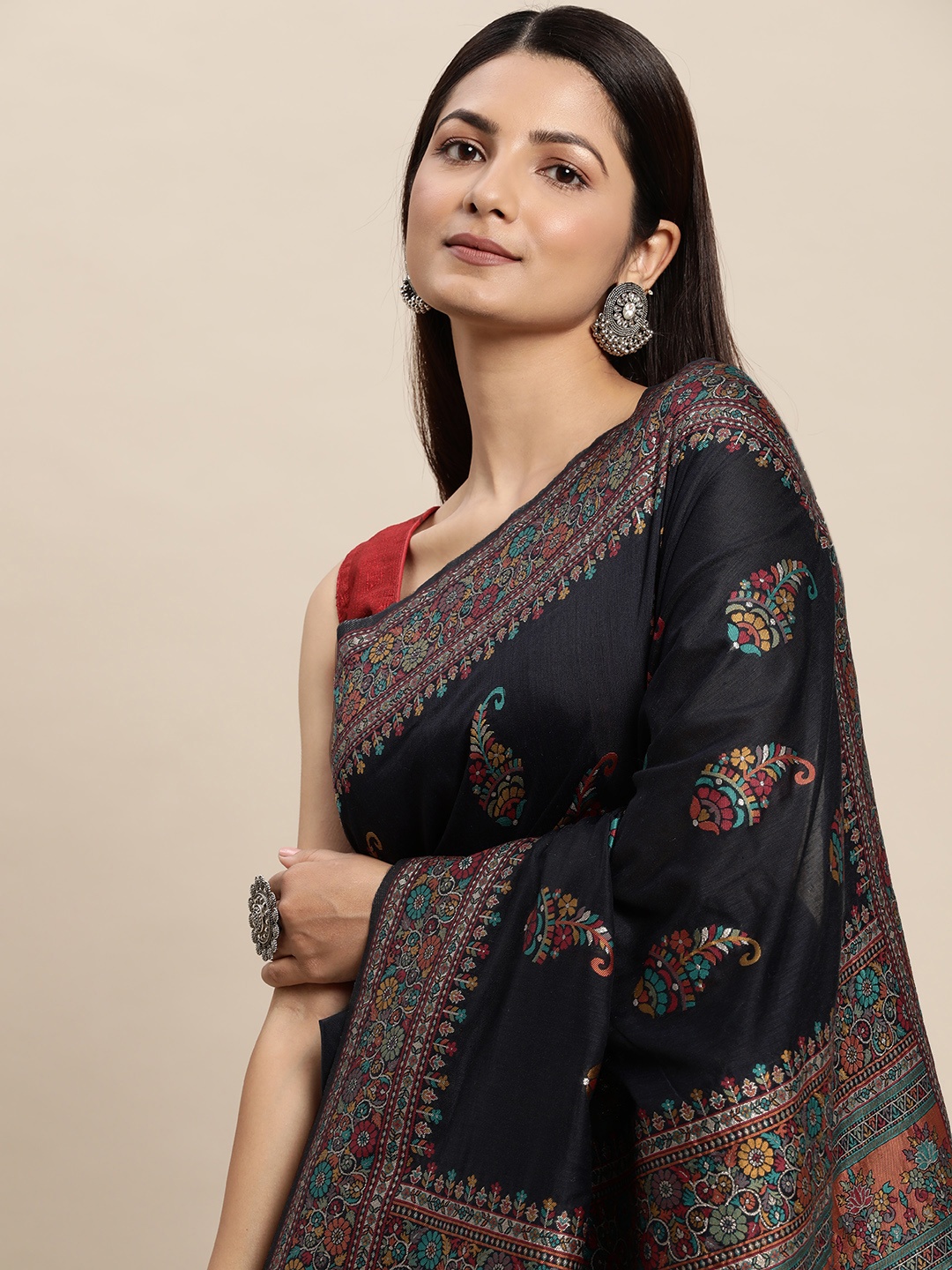 

AYKA CLOTHINGS Navy Blue & Red Floral Woven Design Kanjeevaram Saree