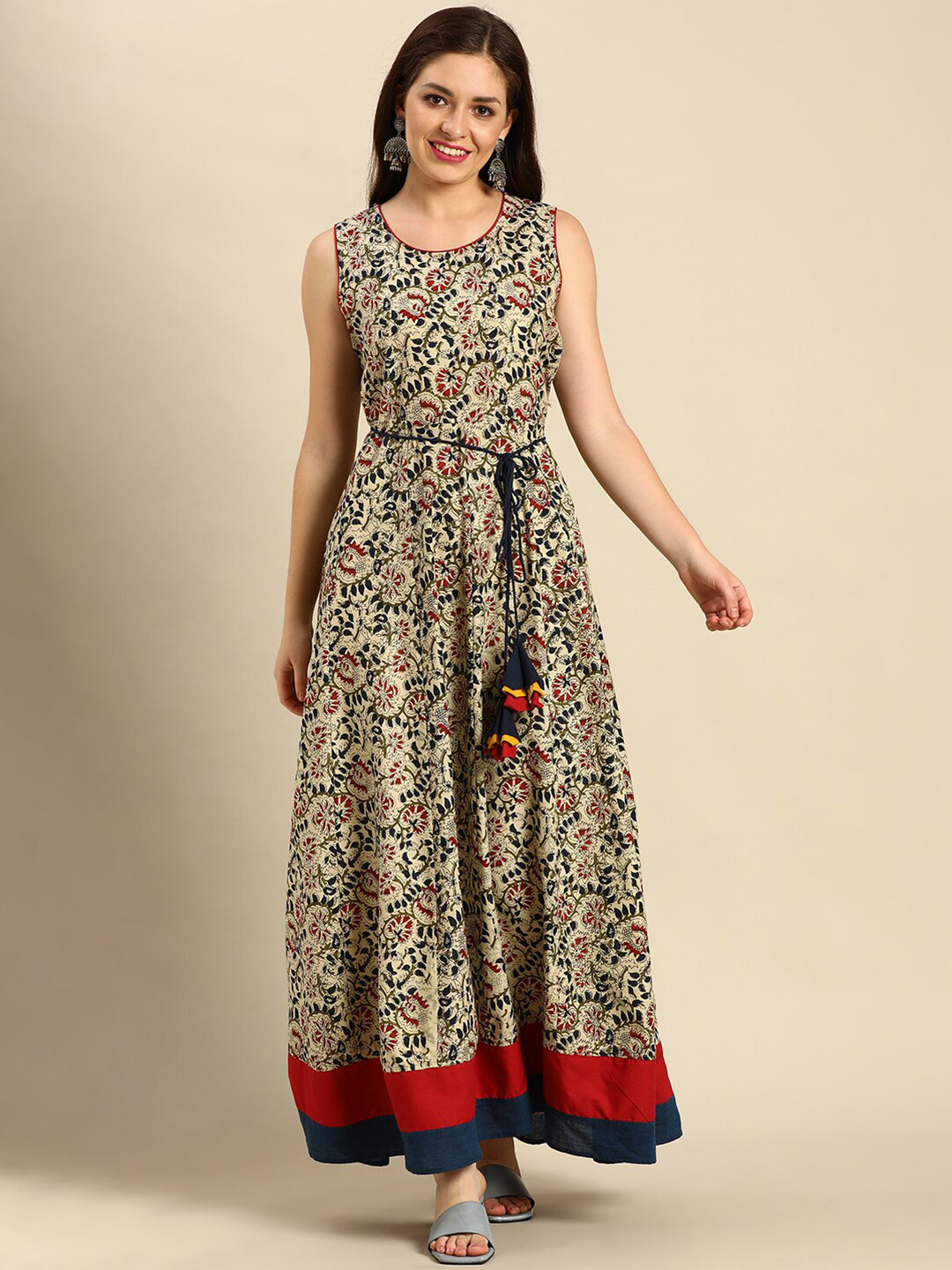 

FLAVIDO Off White & Black Floral Maxi Dress