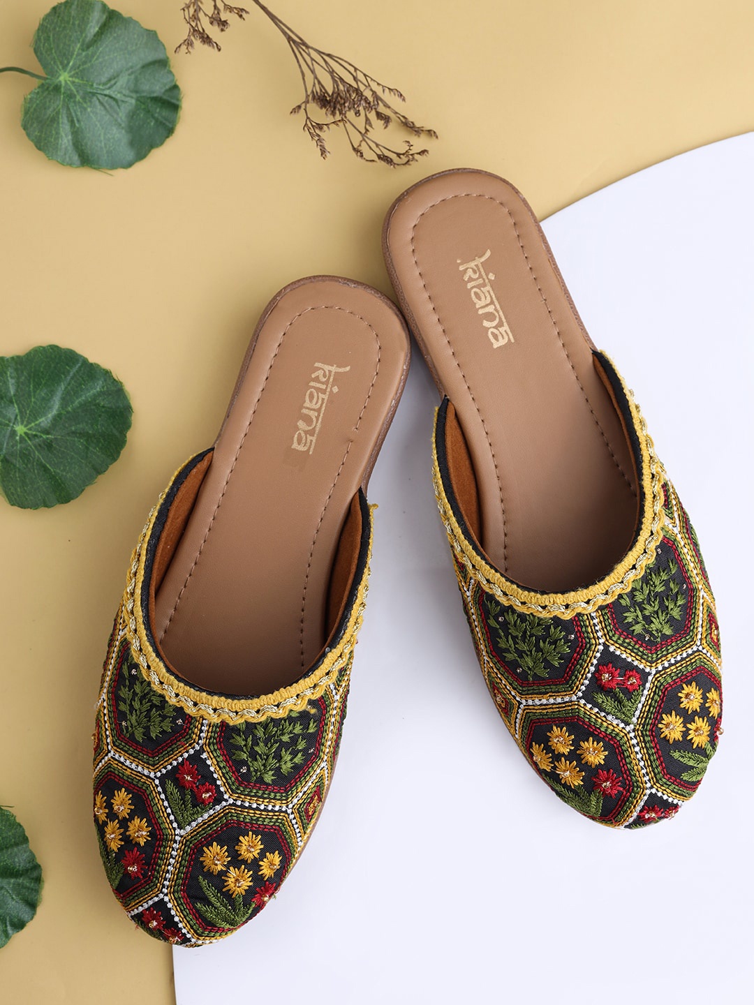 

Kiana Women Green Ethnic Flats
