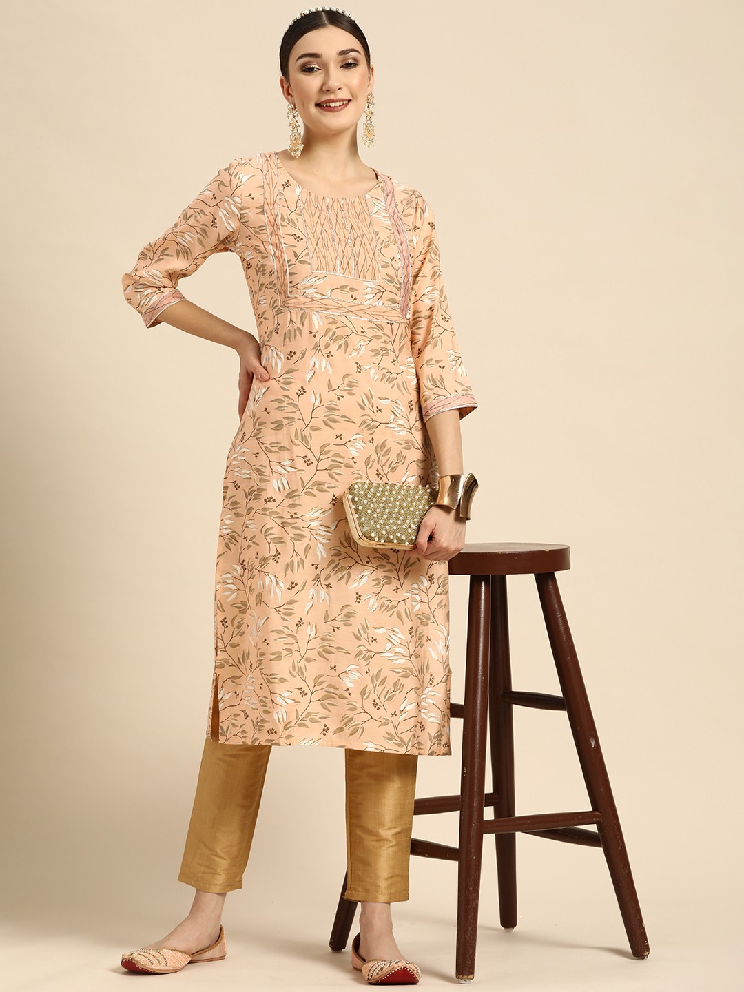 

Sangria Women Peach-Coloured Floral Printed Straight Kurta