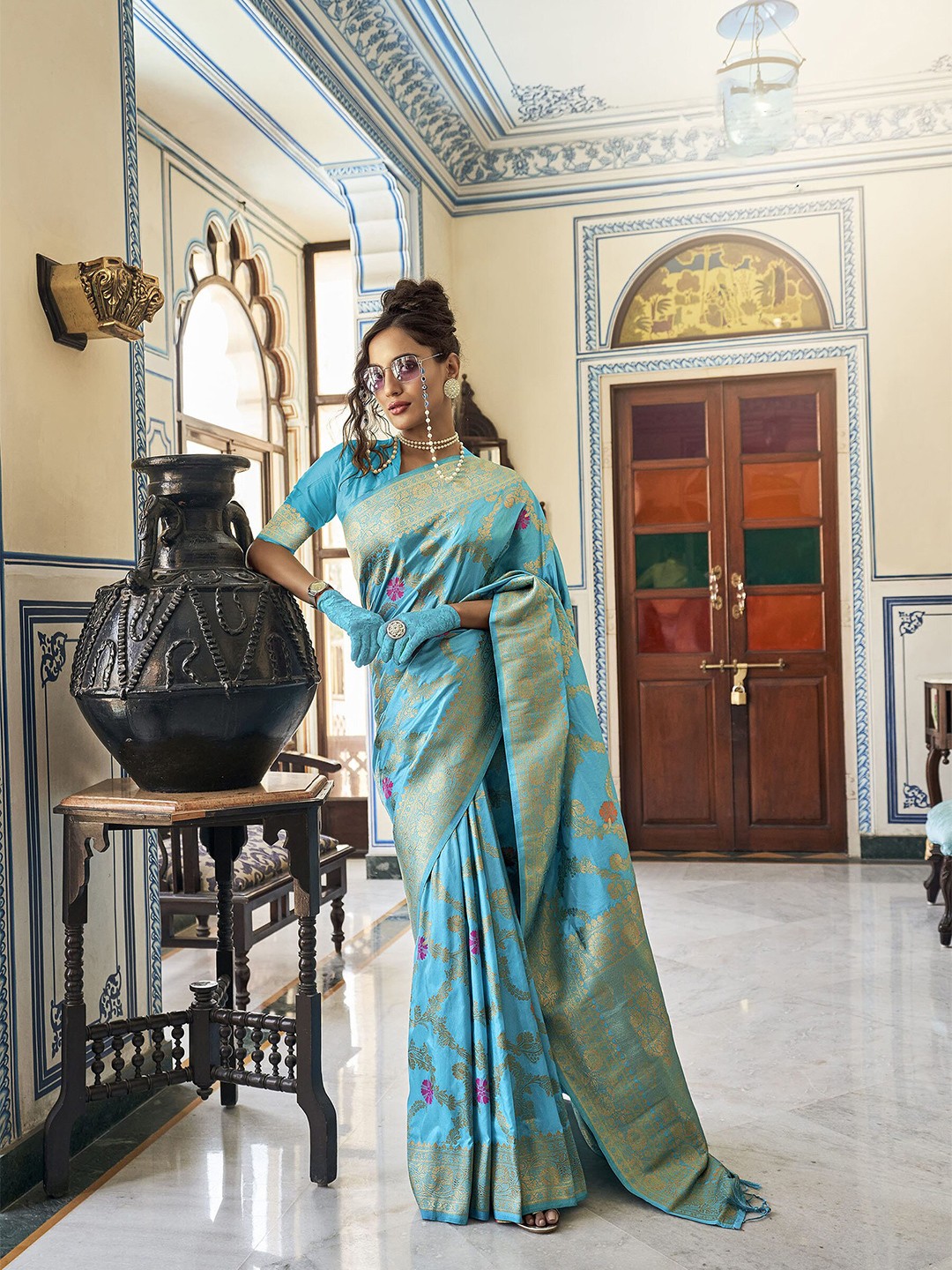 

elora Blue & Gold-Toned Woven Design Zari Silk Blend Banarasi Saree