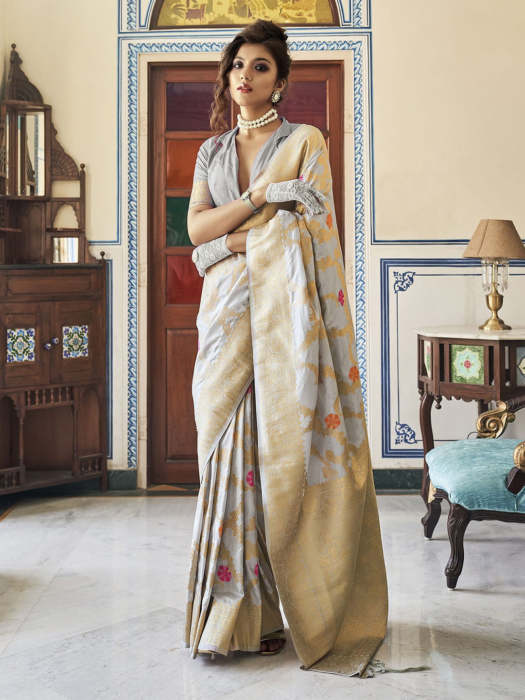 

elora Grey & Gold-Toned Woven Design Zari Silk Blend Banarasi Saree