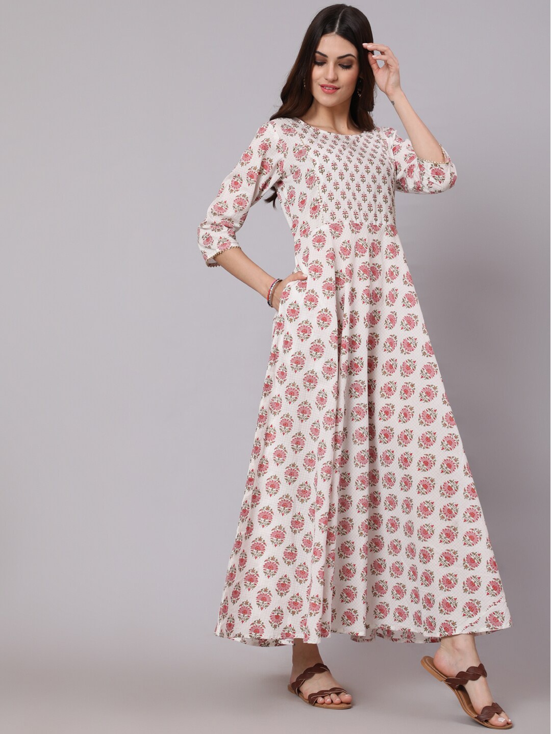 

Nayo White & Pink Ethnic Motifs Ethnic Maxi Dress