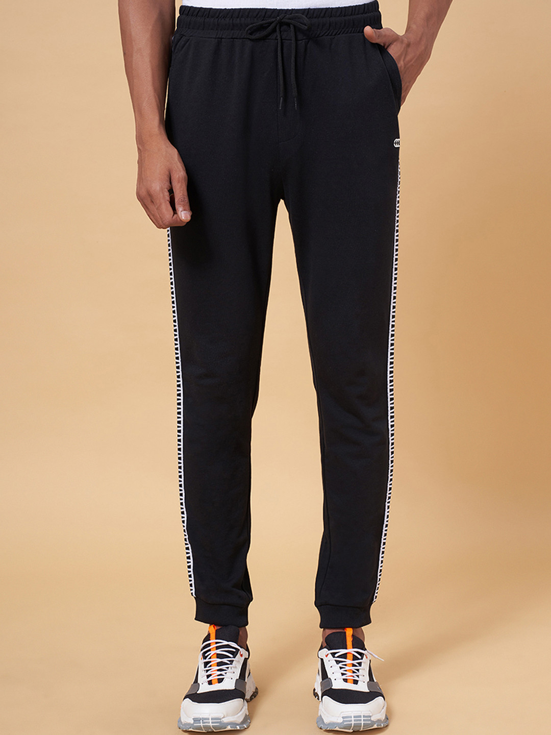 

Ajile by Pantaloons Men Black Solid Joggers