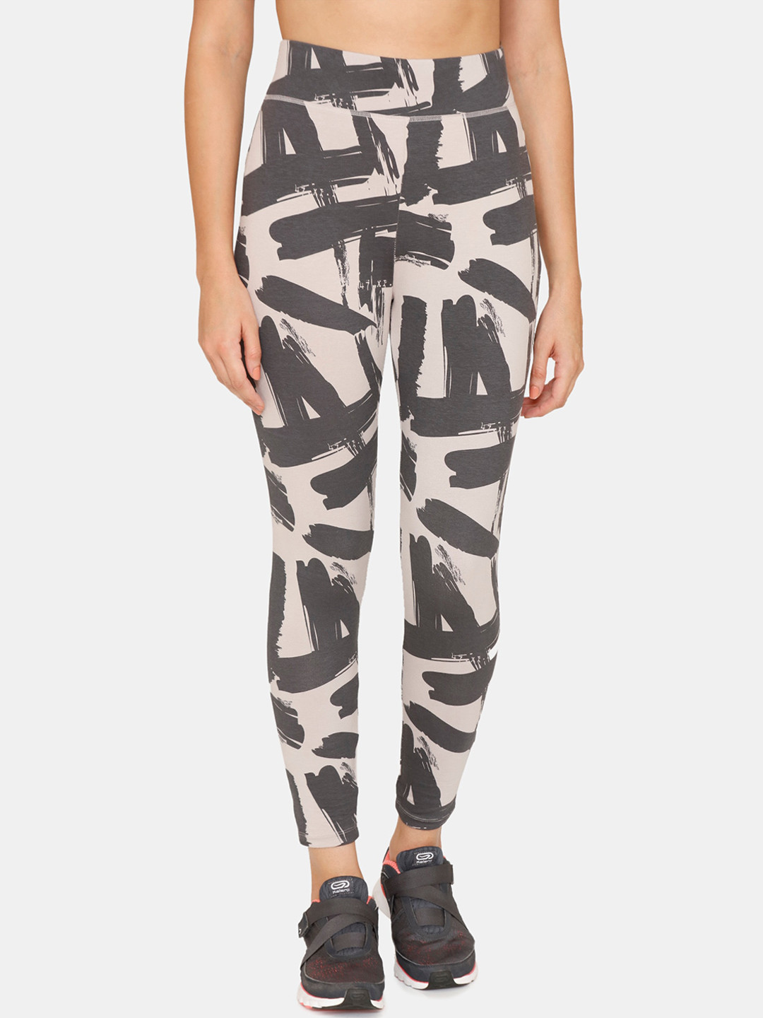 

Zelocity by Zivame Women Black Printed Ankle-Length Tights