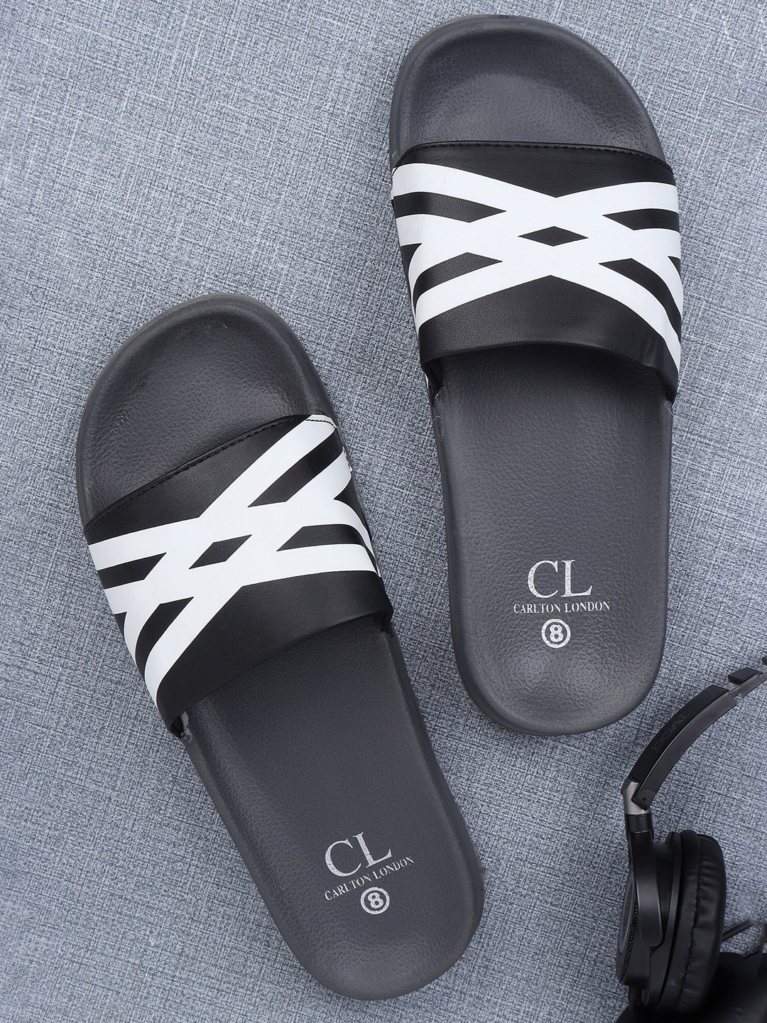 

Carlton London Men Grey & White Printed Sliders