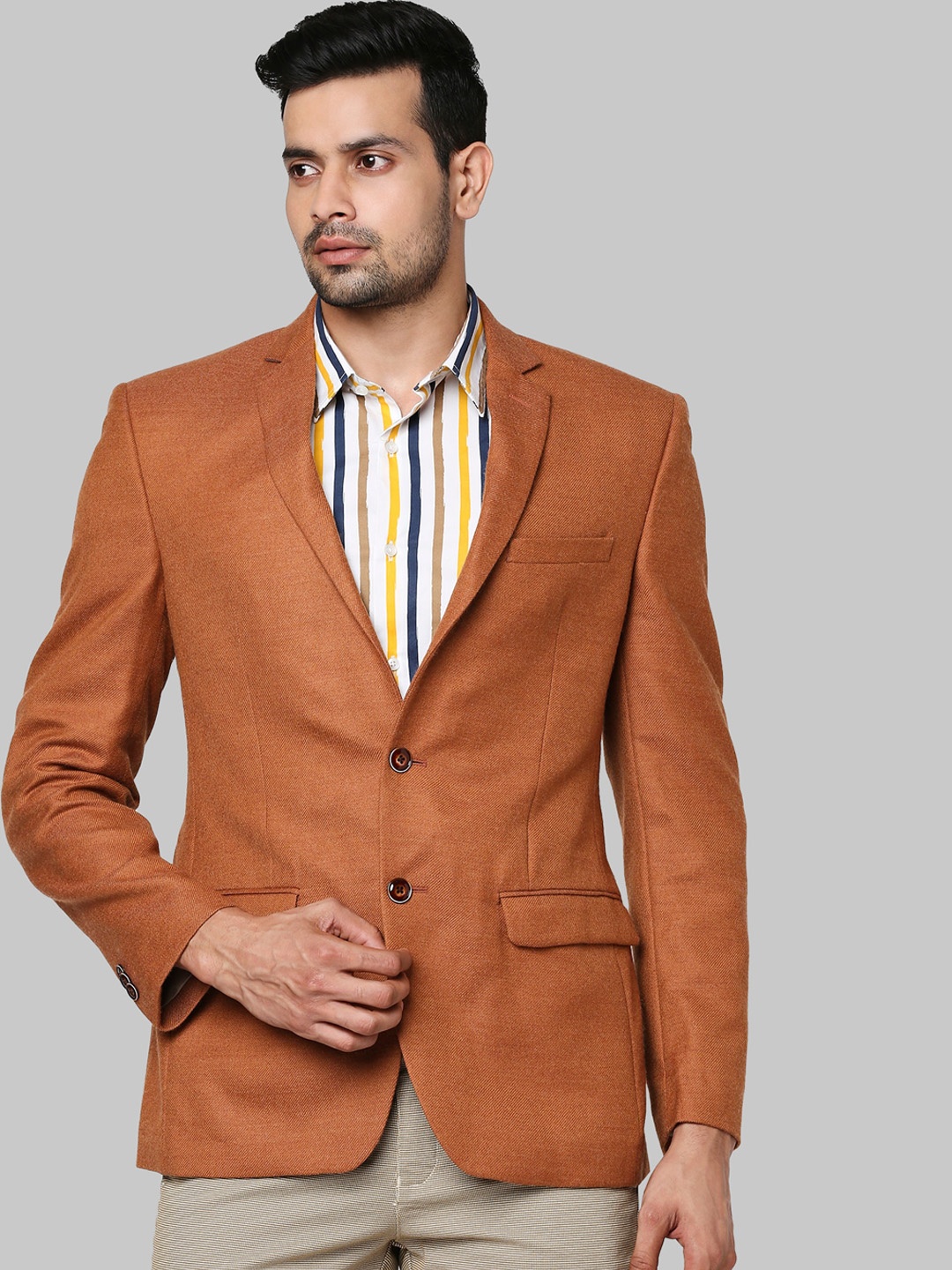 

Park Avenue Men Brown Solid Single Breasted Blazer