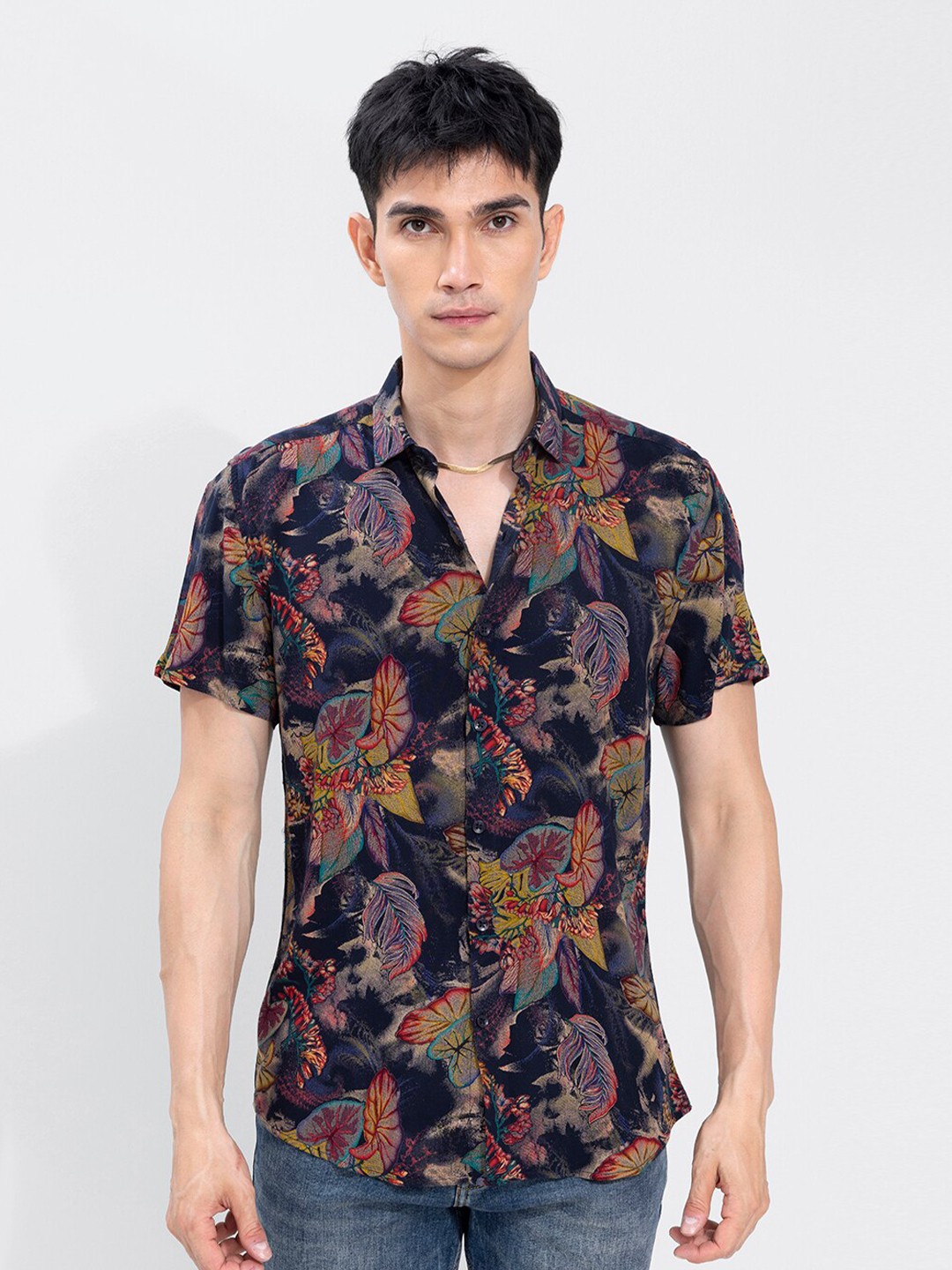 

Snitch Men Brown Slim Fit Floral Printed Short Sleeve Casual Shirt