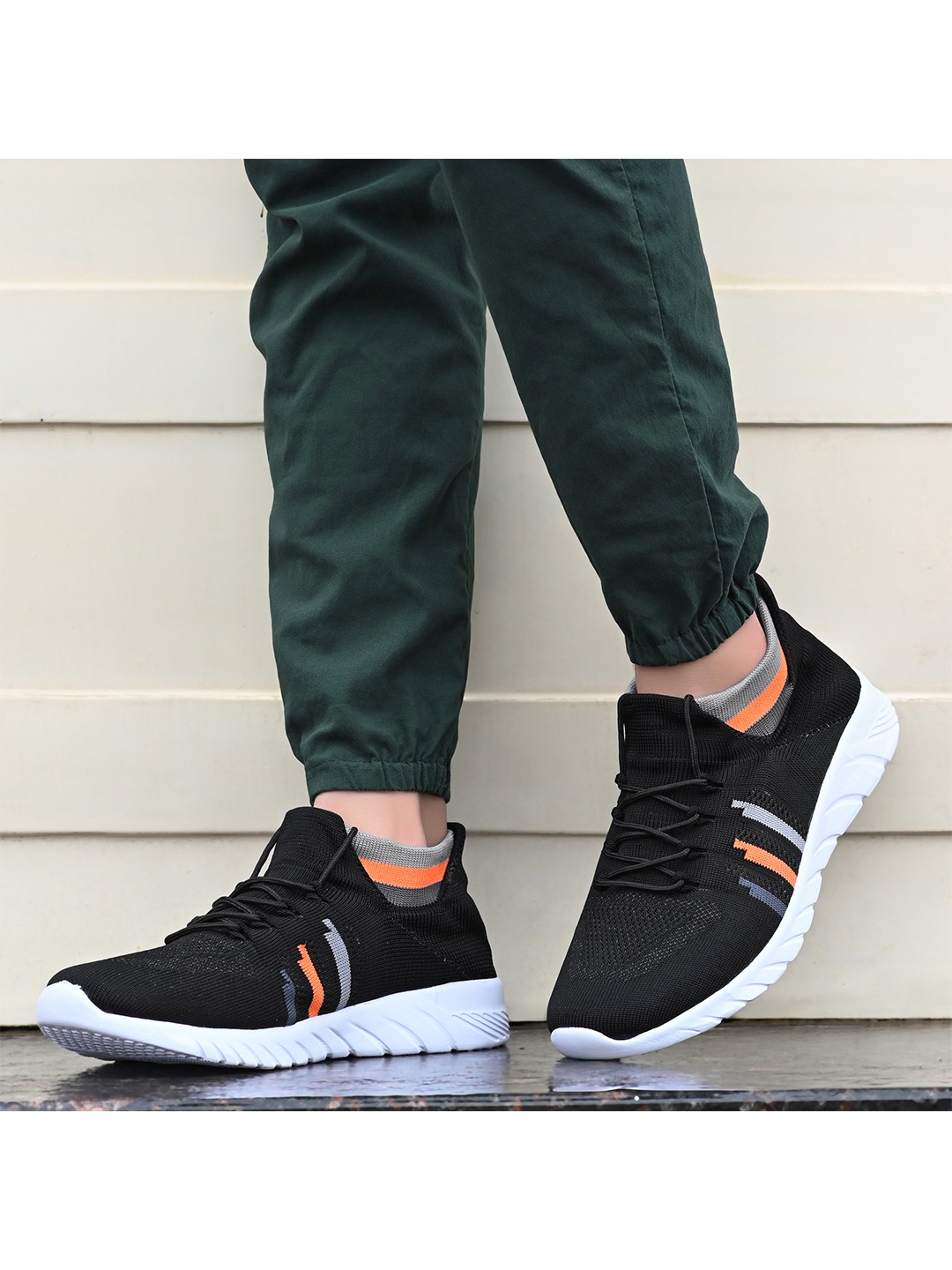 

BIRDE Men Black Colourblocked Sneakers