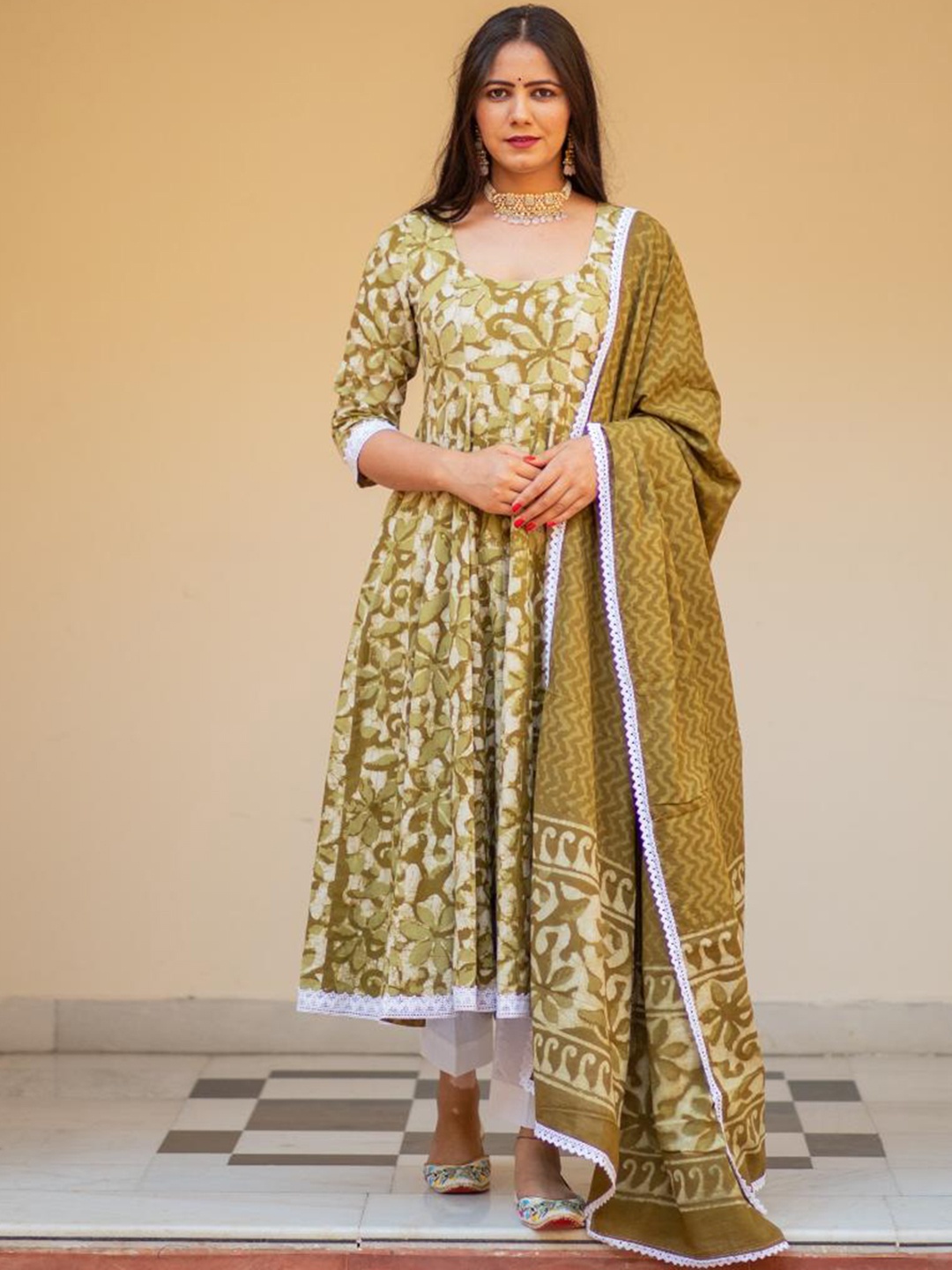 

Baisacrafts Women Moss/Green Printed Pure Cotton Kurta with Palazzos & With Dupatta