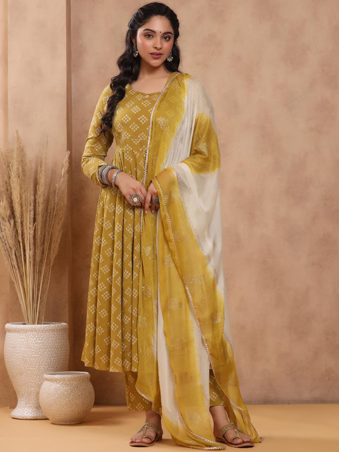 

Baisacrafts Women Gold-Toned Bandhani Printed Pure Cotton Kurta with Trousers & Dupatta