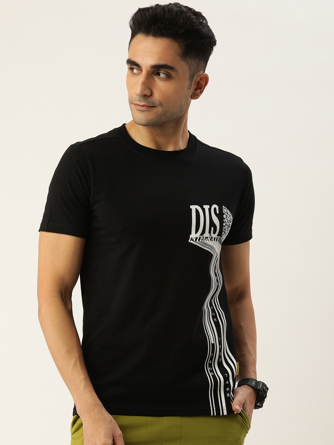 

FOREVER 21 Men Black & White Typography Printed T-shirt